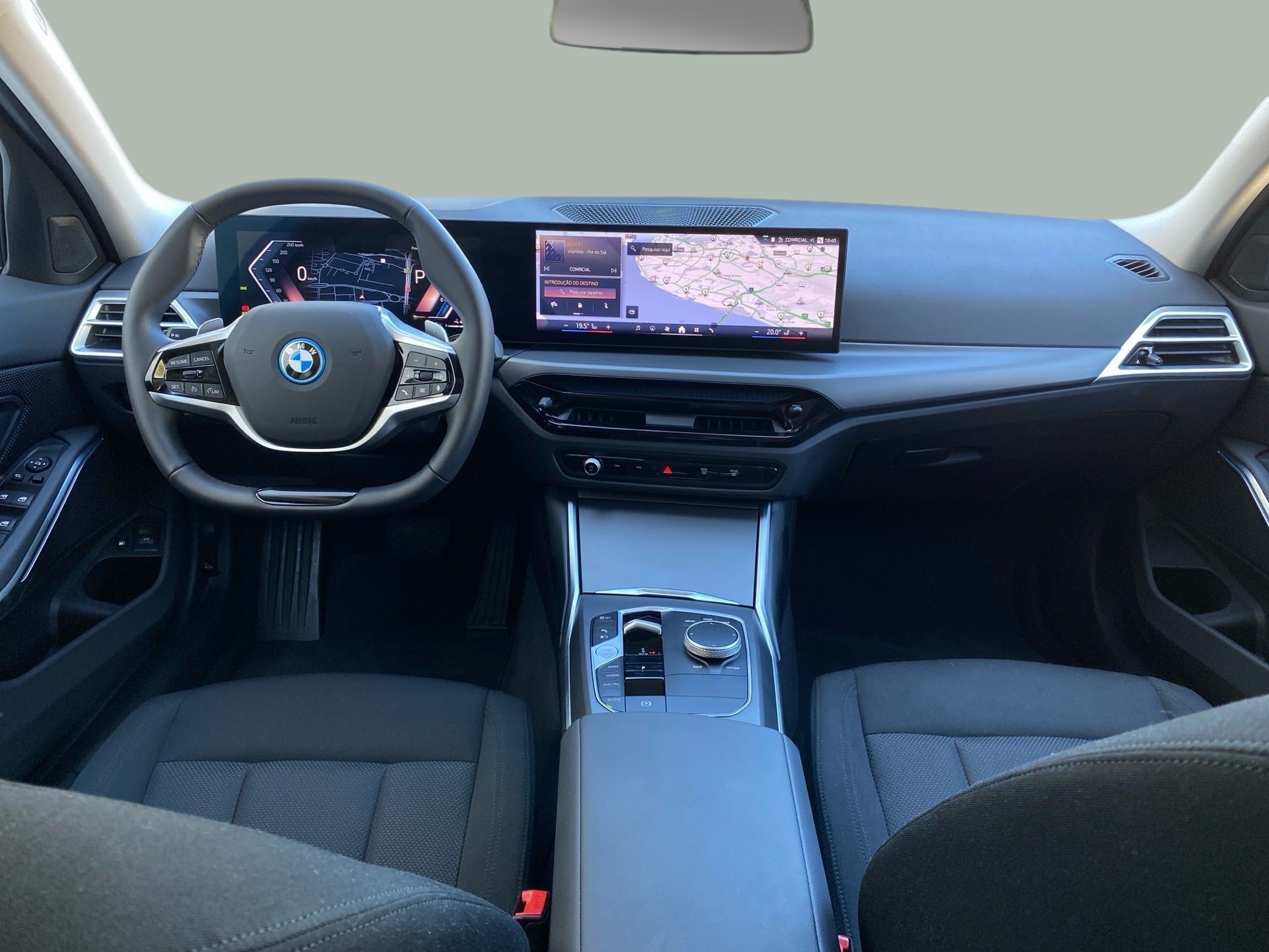 BMW Série 3 330e Touring color Gris. Año 2025. 215KW(292CV). Elétrico / Gasolina Híbrido. En concesionario Caetano Lisboa de Lisboa