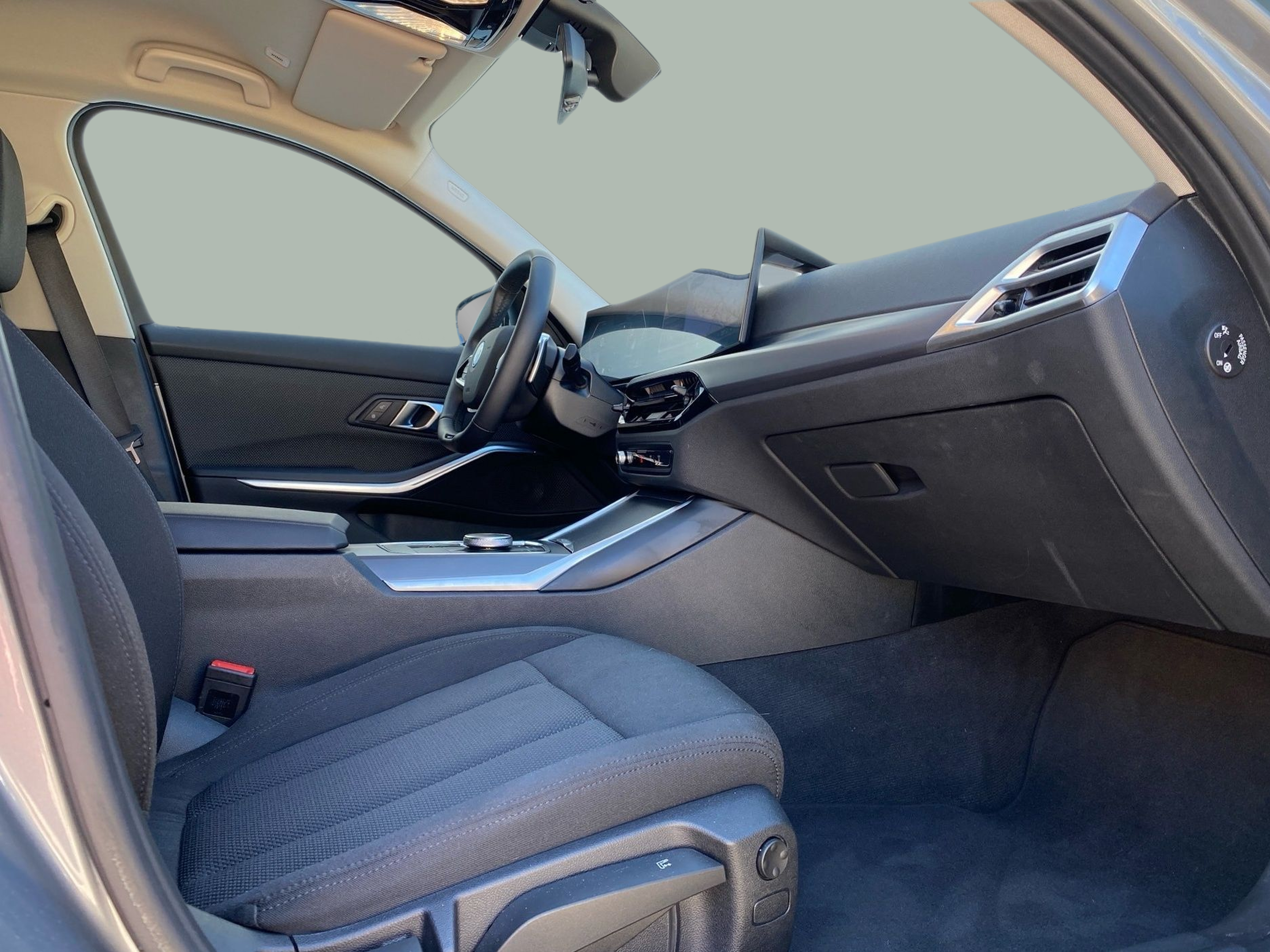 BMW Série 3 330e Touring color Gris. Año 2025. 215KW(292CV). Elétrico / Gasolina Híbrido. En concesionario Caetano Lisboa de Lisboa