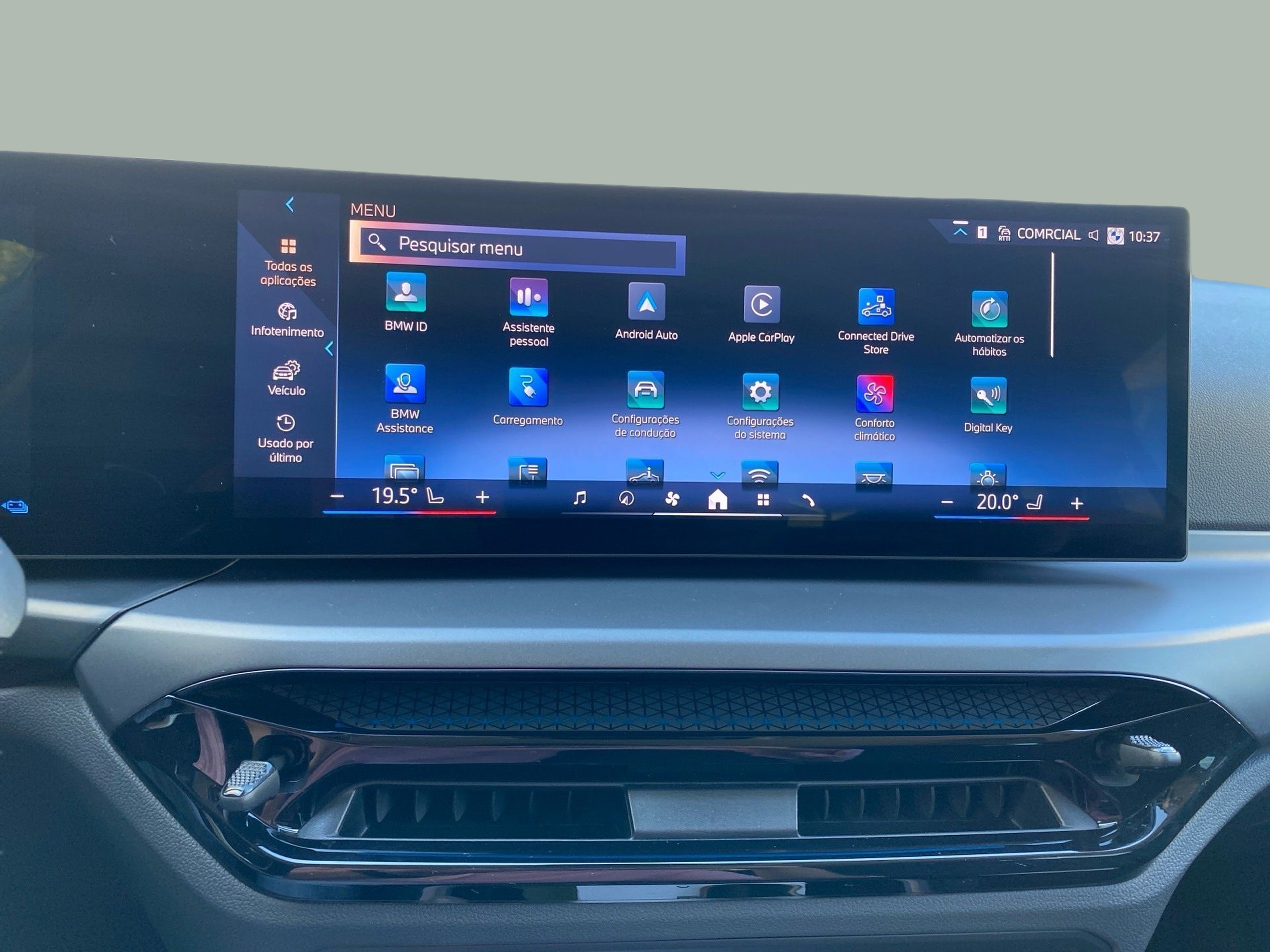 BMW Série 3 330e Touring color Gris. Año 2025. 215KW(292CV). Elétrico / Gasolina Híbrido. En concesionario Caetano Lisboa de Lisboa