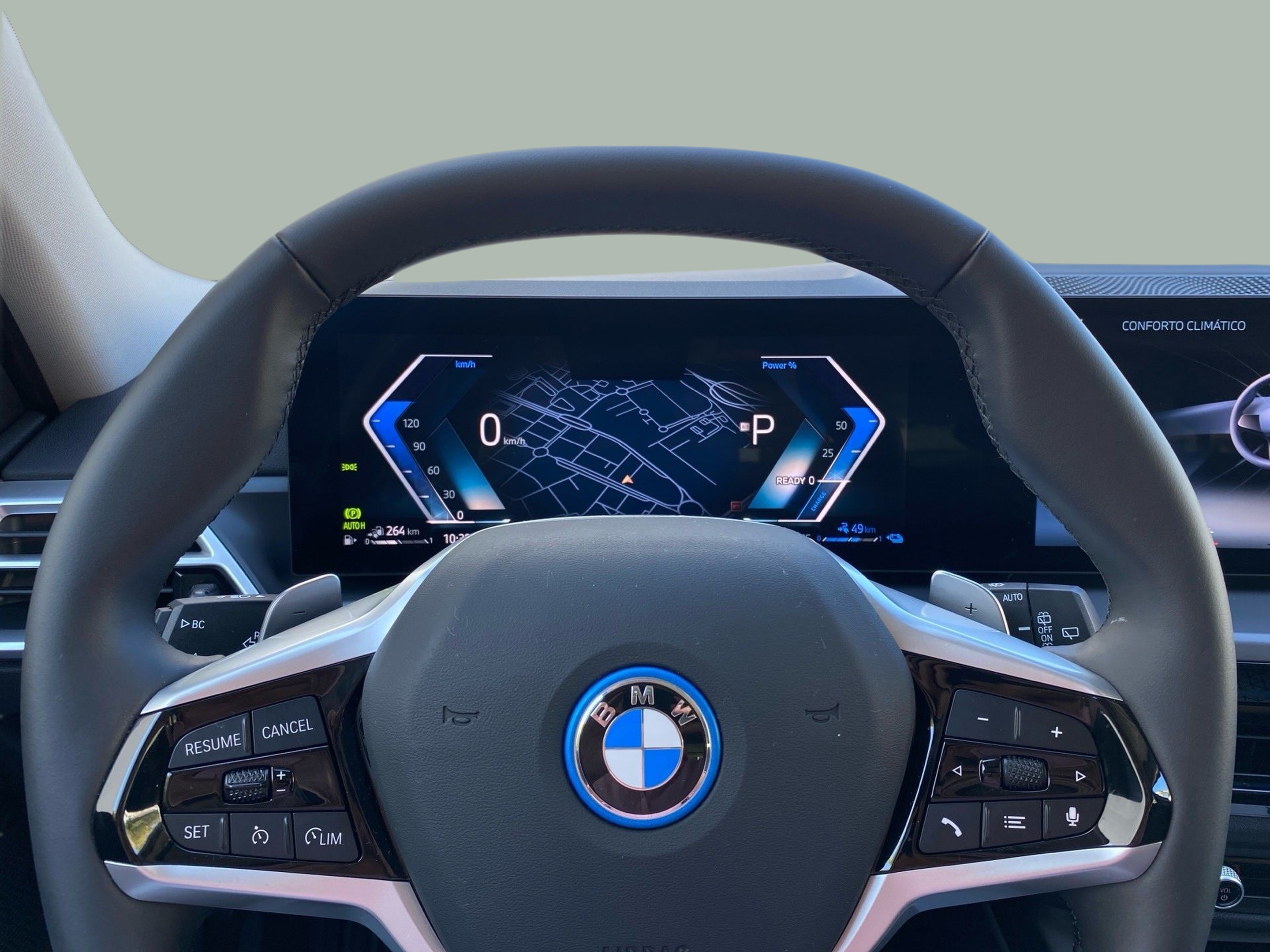 BMW Série 3 330e Touring color Gris. Año 2025. 215KW(292CV). Elétrico / Gasolina Híbrido. En concesionario Caetano Lisboa de Lisboa