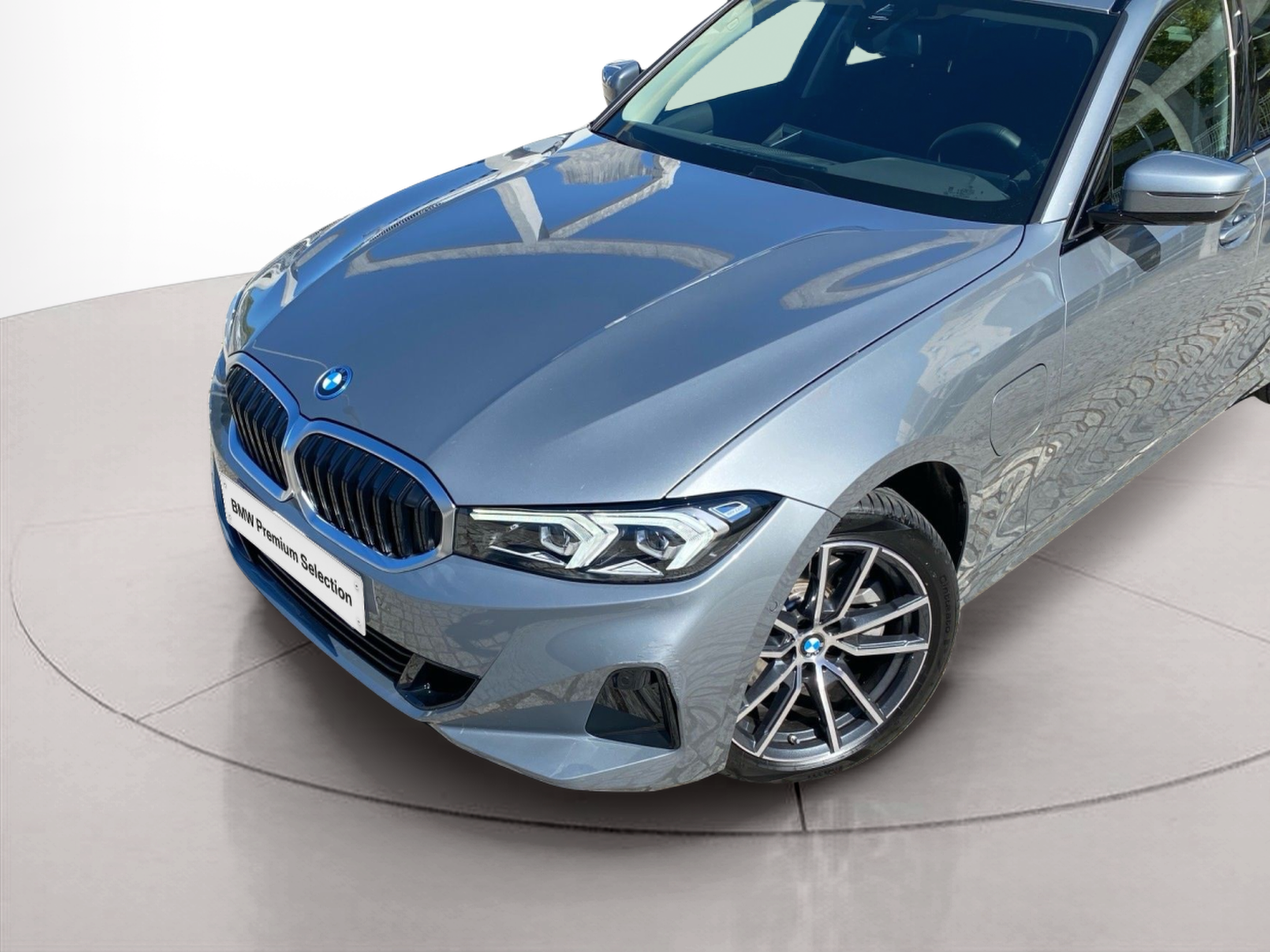 BMW Série 3 330e Touring color Gris. Año 2025. 215KW(292CV). Elétrico / Gasolina Híbrido. En concesionario Caetano Lisboa de Lisboa