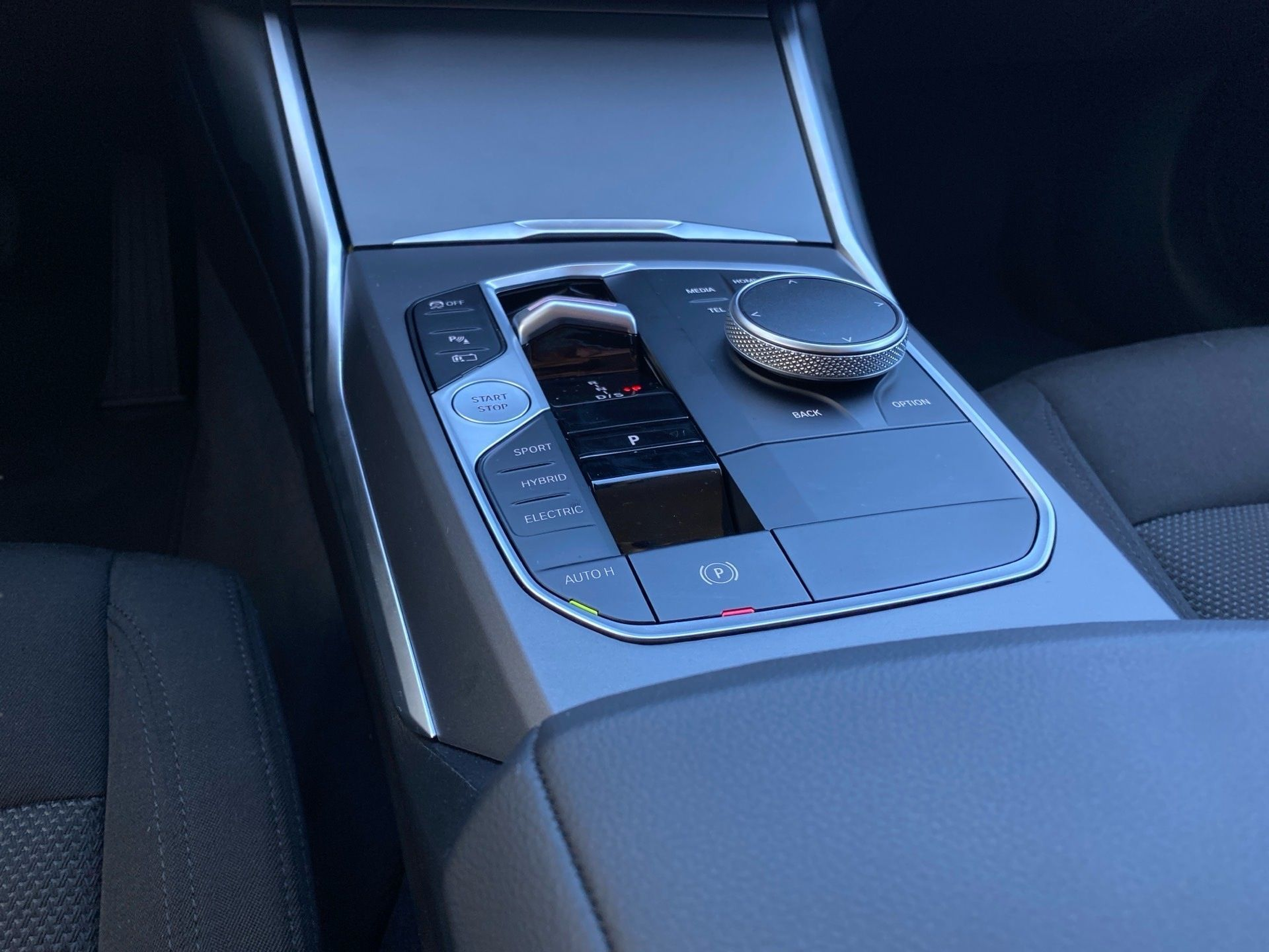 BMW Série 3 330e Touring color Gris. Año 2025. 215KW(292CV). Elétrico / Gasolina Híbrido. En concesionario Caetano Lisboa de Lisboa