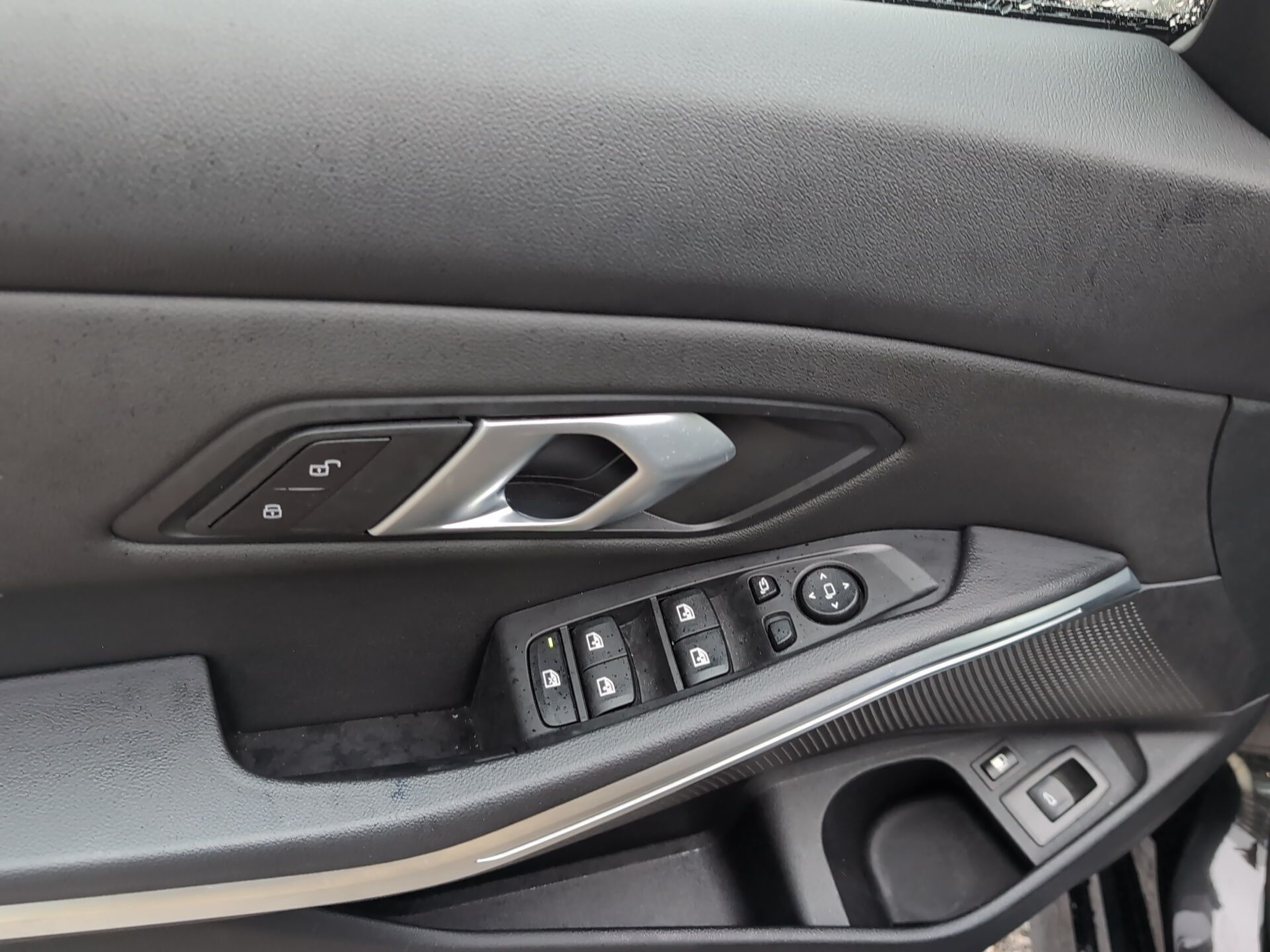 BMW Série 3 330e Touring color Negro. Año 2025. 215KW(292CV). Elétrico / Gasolina Híbrido. En concesionario Caetano Santa Maria da Feira de Santa Maria da Feira