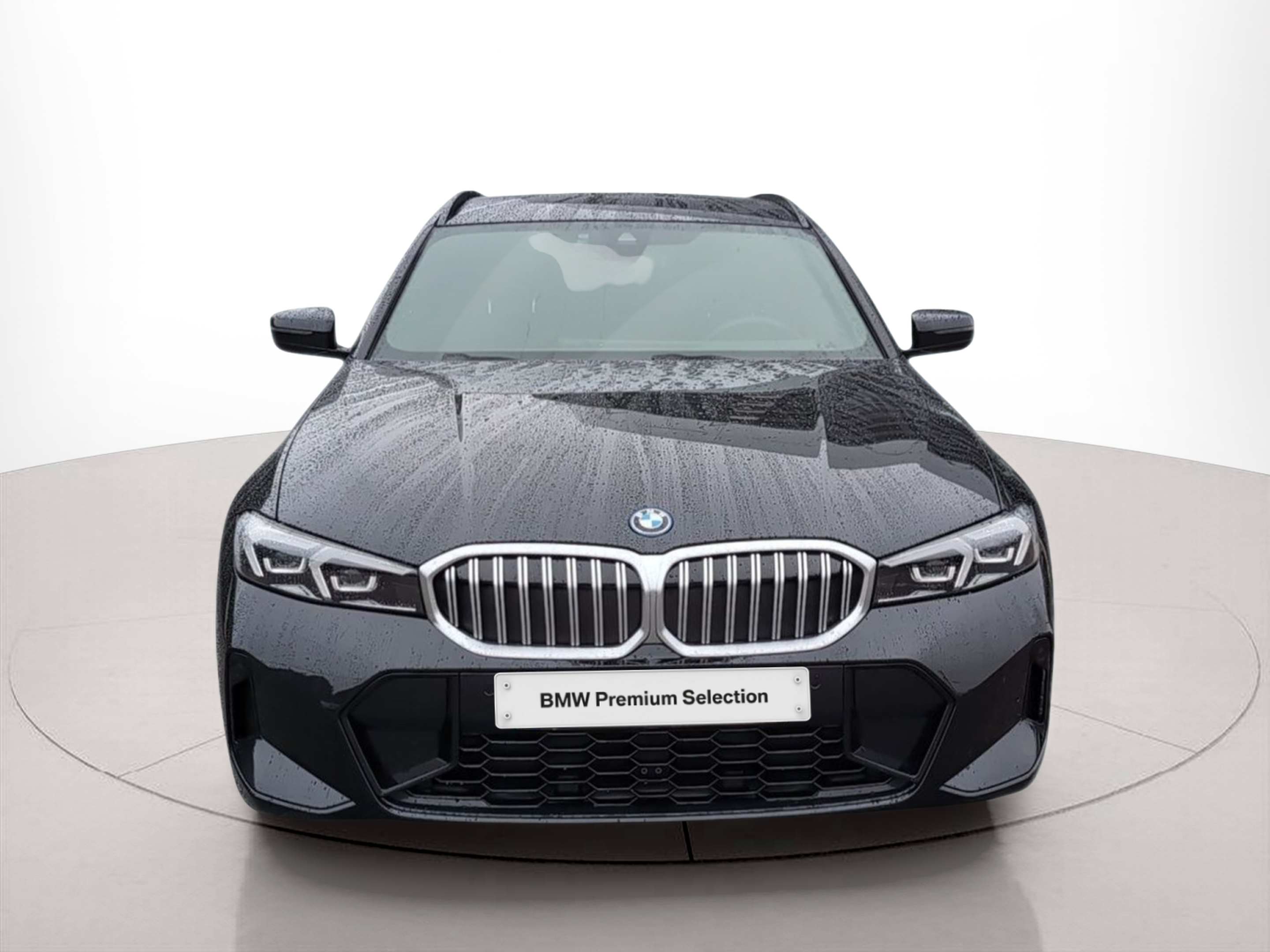 Fotos de BMW Série 3 330e Touring color Negro. Año 2025. 215KW(292CV). Elétrico / Gasolina Híbrido. En concesionario Caetano Santa Maria da Feira de Santa Maria da Feira