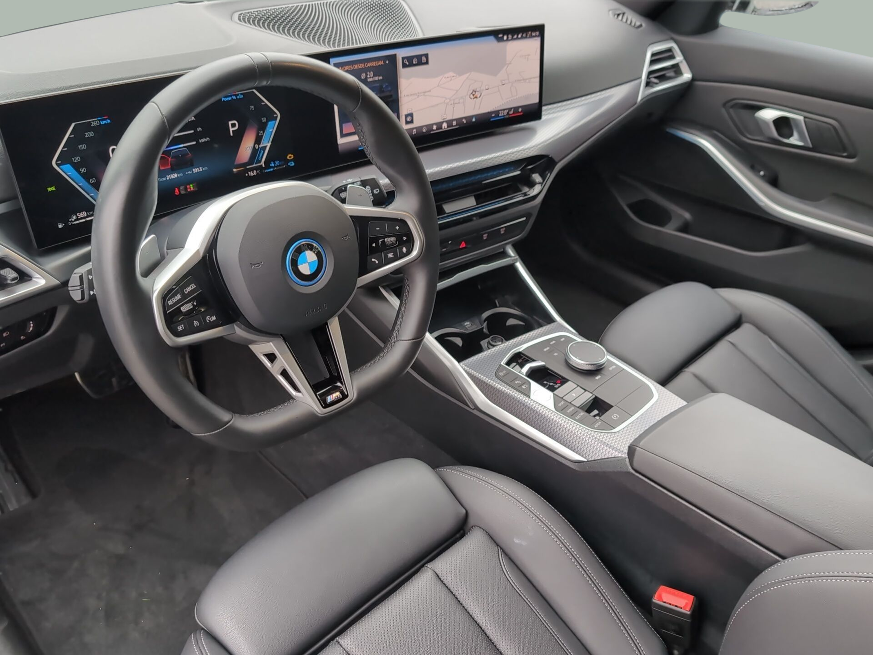 BMW Série 3 330e Touring color Negro. Año 2025. 215KW(292CV). Elétrico / Gasolina Híbrido. En concesionario Caetano Santa Maria da Feira de Santa Maria da Feira