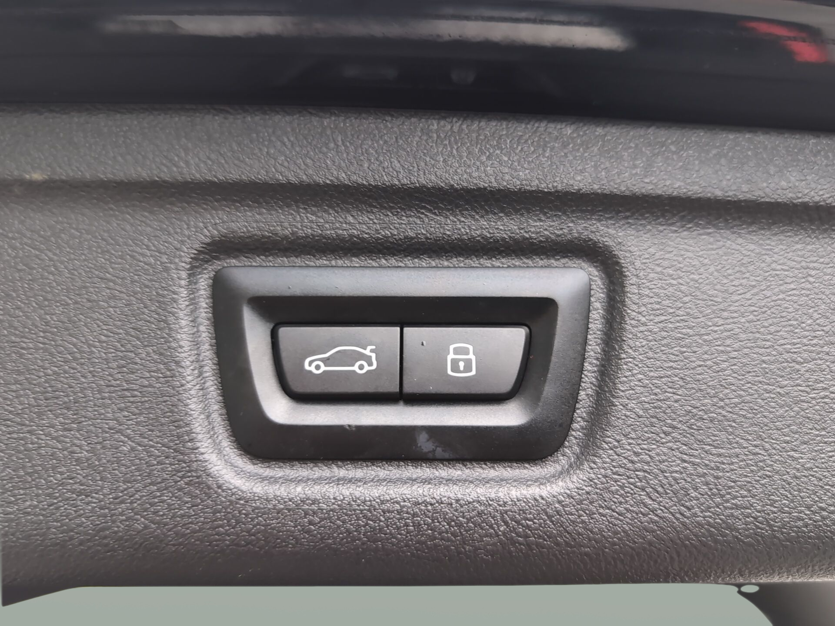 BMW Série 3 330e Touring color Negro. Año 2025. 215KW(292CV). Elétrico / Gasolina Híbrido. En concesionario Caetano Santa Maria da Feira de Santa Maria da Feira