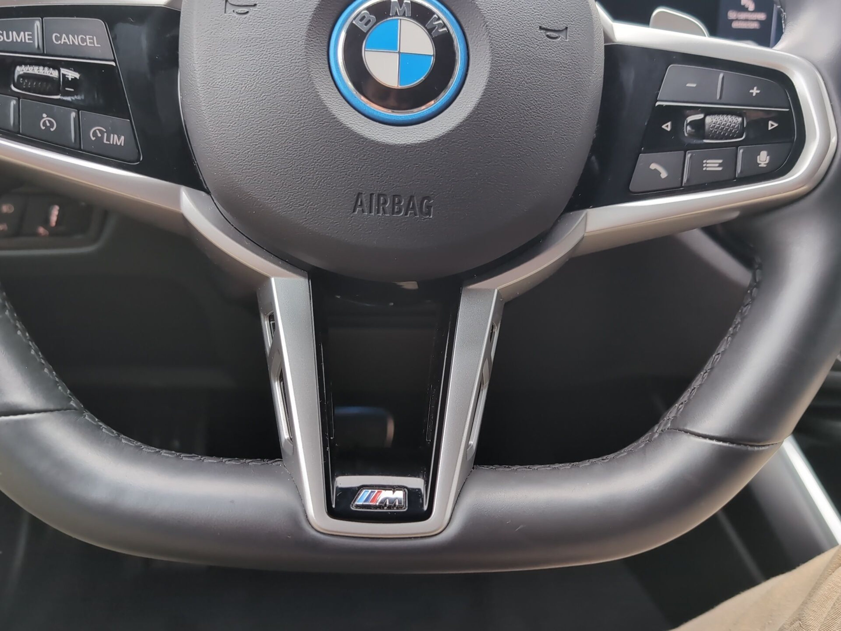 BMW Série 3 330e Touring color Negro. Año 2025. 215KW(292CV). Elétrico / Gasolina Híbrido. En concesionario Caetano Santa Maria da Feira de Santa Maria da Feira