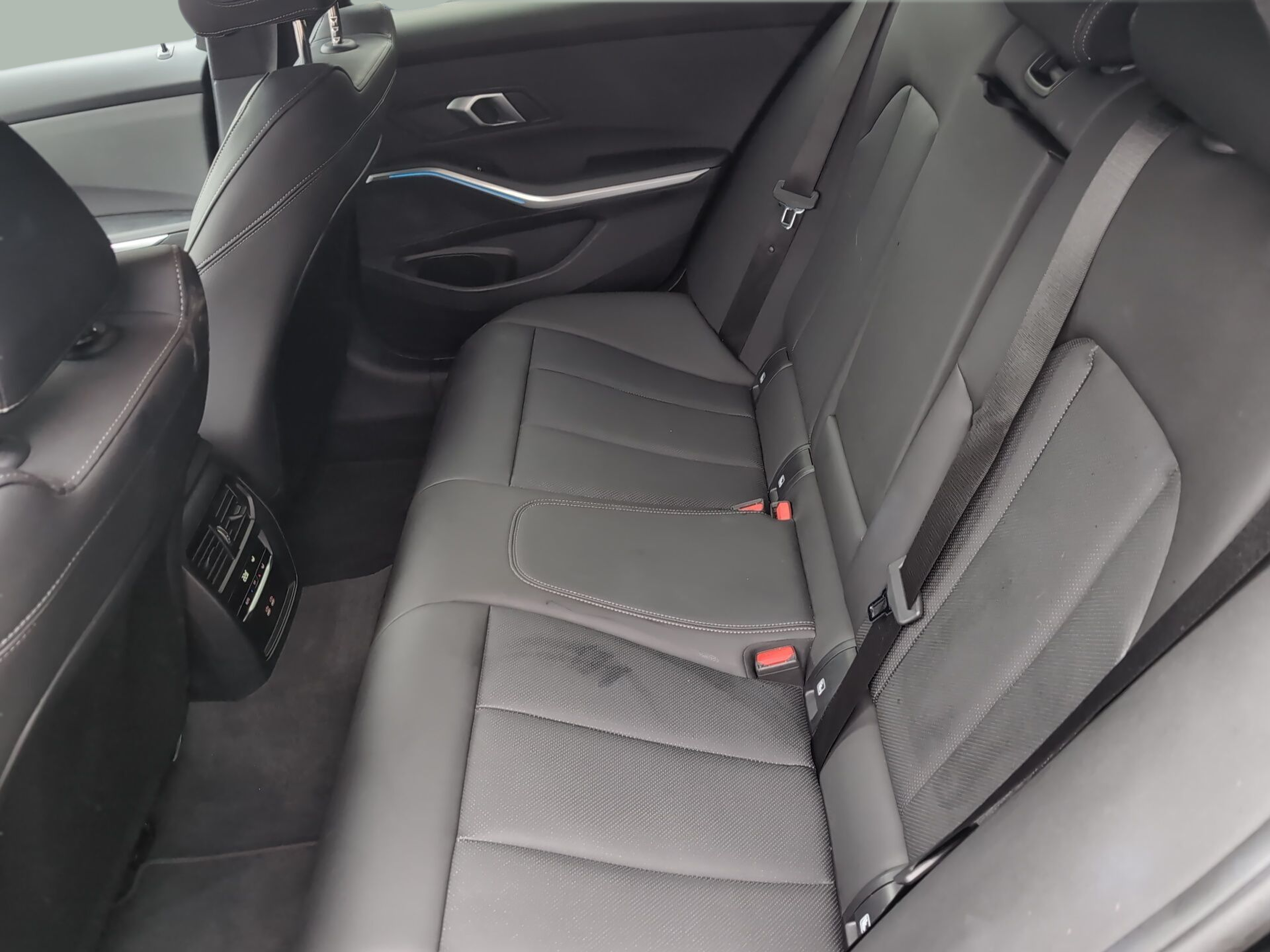 BMW Série 3 330e Touring color Negro. Año 2025. 215KW(292CV). Elétrico / Gasolina Híbrido. En concesionario Caetano Santa Maria da Feira de Santa Maria da Feira