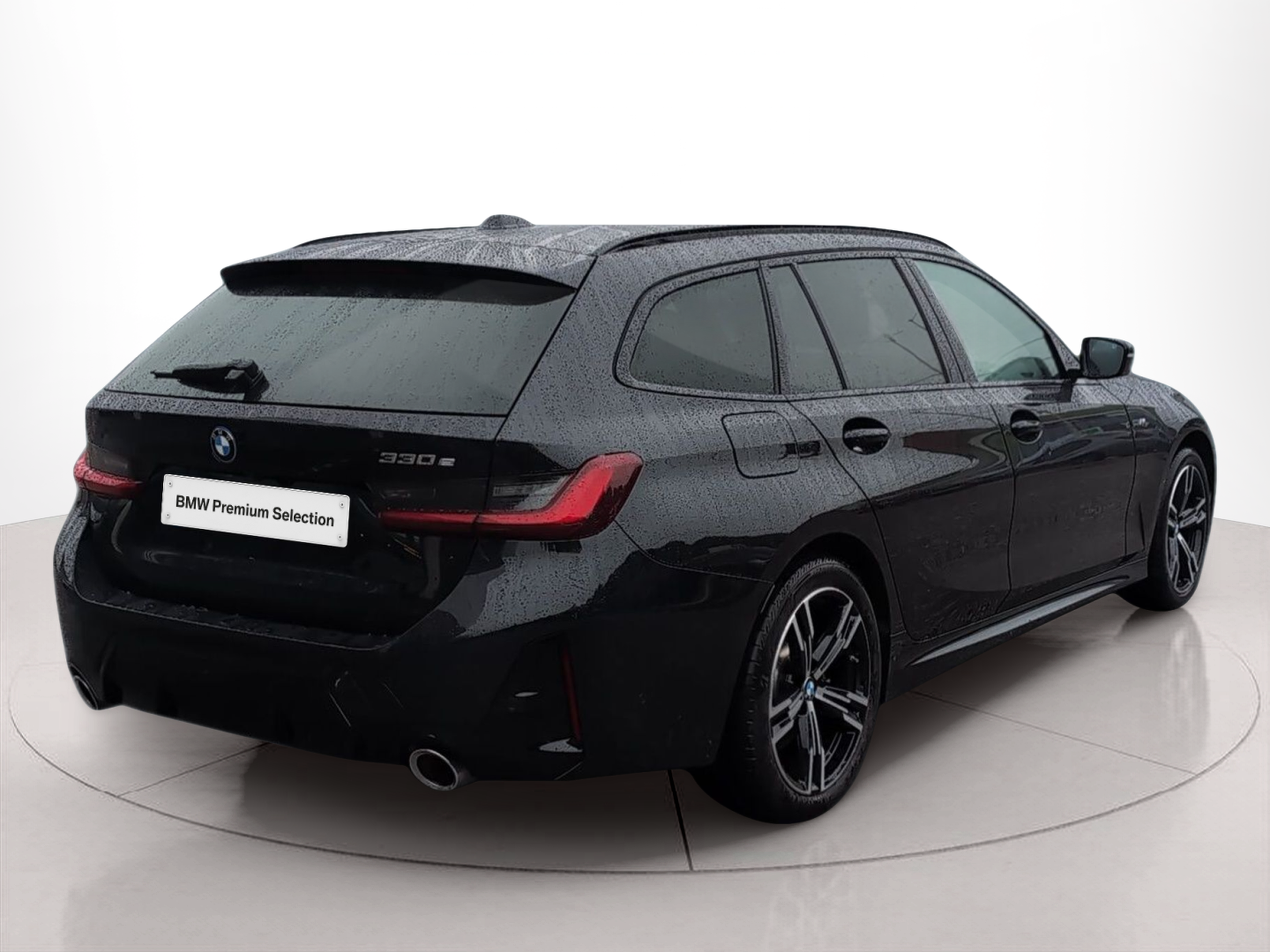 BMW Série 3 330e Touring color Negro. Año 2025. 215KW(292CV). Elétrico / Gasolina Híbrido. En concesionario Caetano Santa Maria da Feira de Santa Maria da Feira