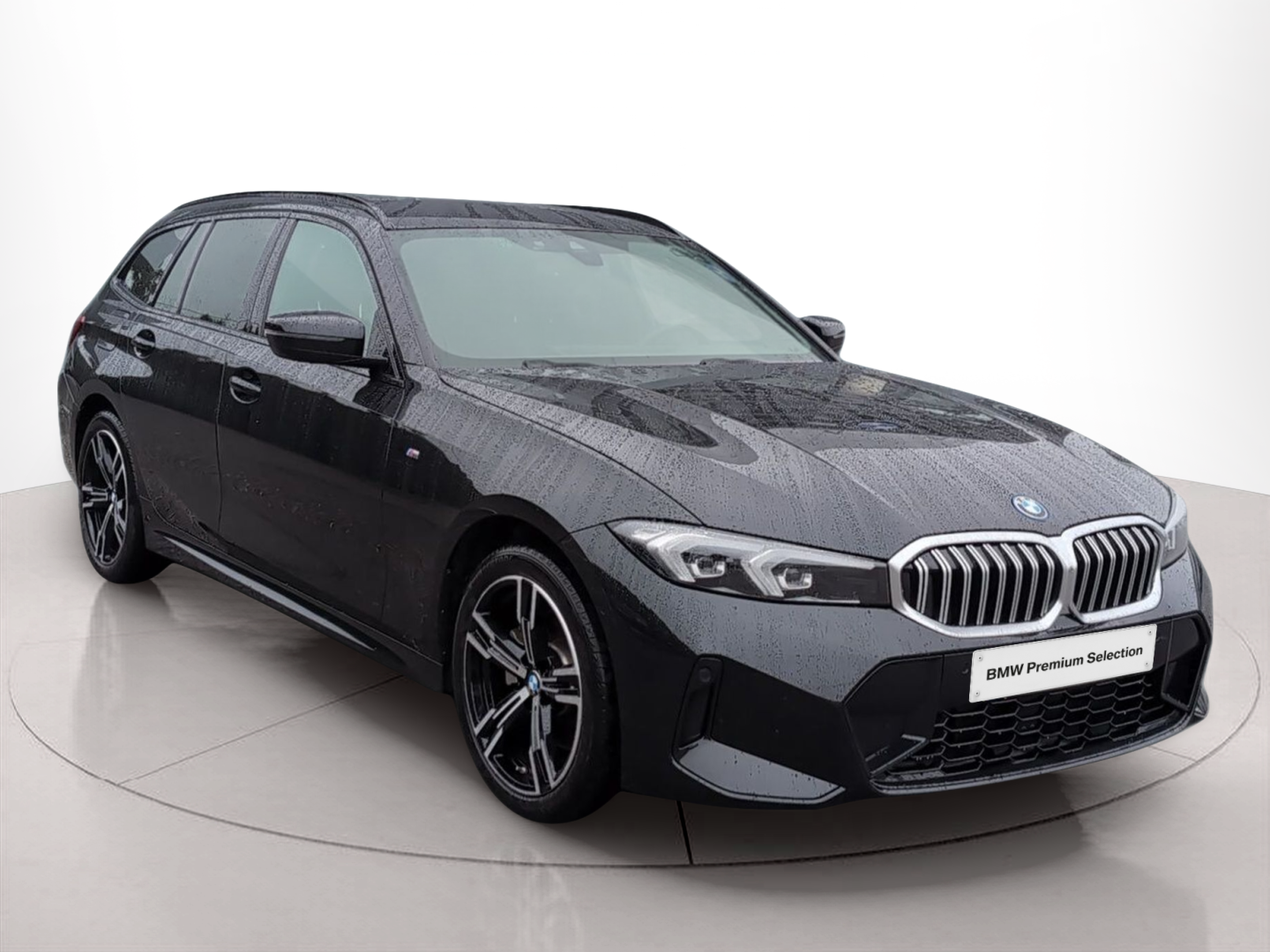 BMW Série 3 330e Touring color Negro. Año 2025. 215KW(292CV). Elétrico / Gasolina Híbrido. En concesionario Caetano Santa Maria da Feira de Santa Maria da Feira