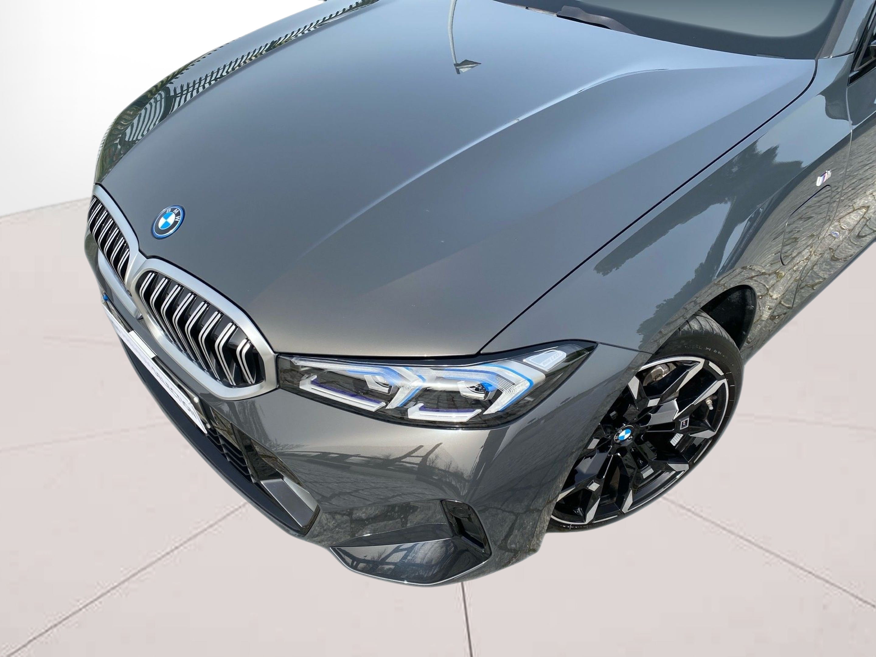 BMW Série 3 330e Touring color Gris. Año 2025. 215KW(292CV). Elétrico / Gasolina Híbrido. En concesionario Caetano Lisboa de Lisboa