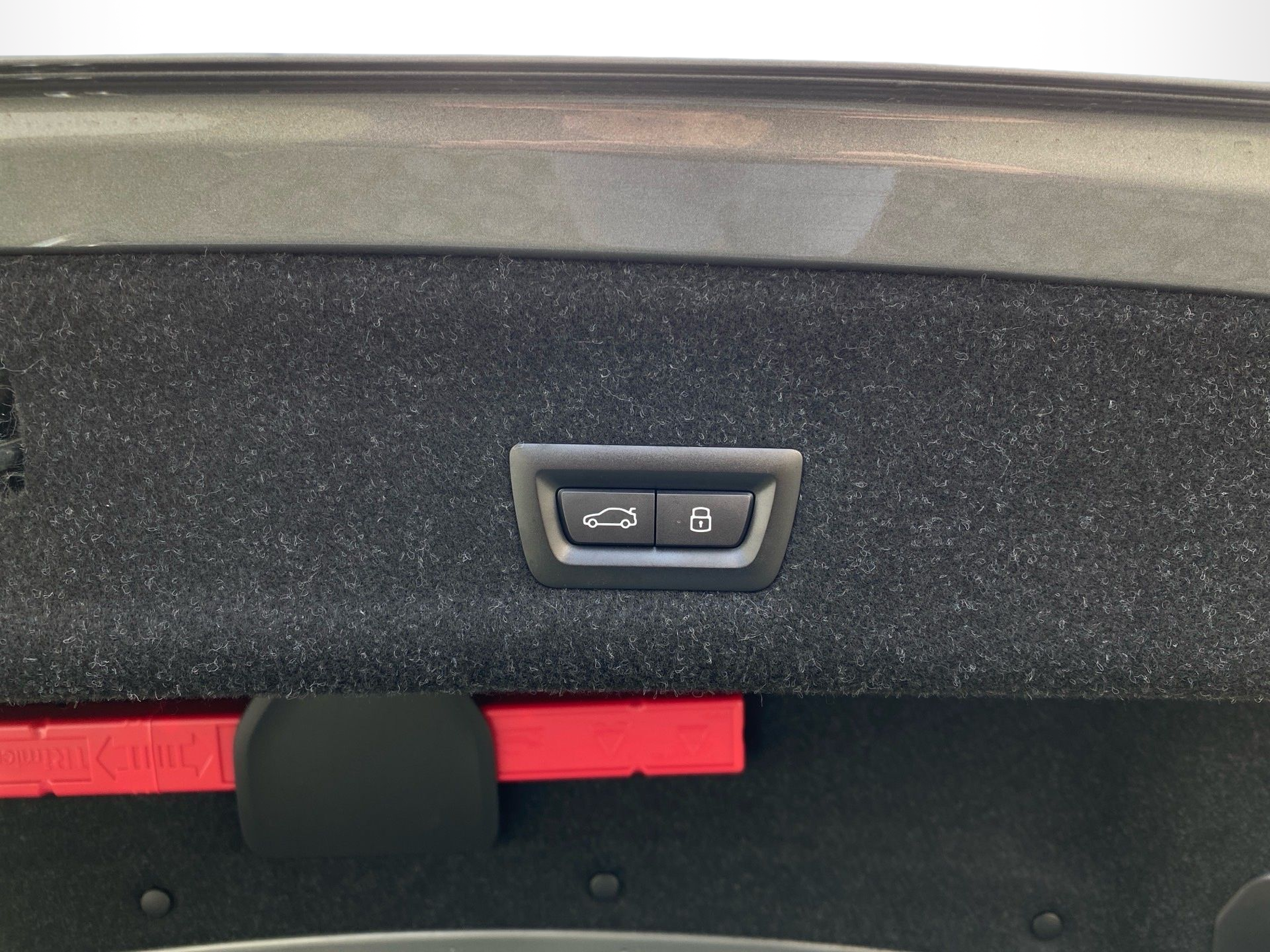 BMW Série 3 330e Berlina color Gris. Año 2024. 215KW(292CV). Elétrico / Gasolina Híbrido. En concesionario Caetano Lisboa de Lisboa