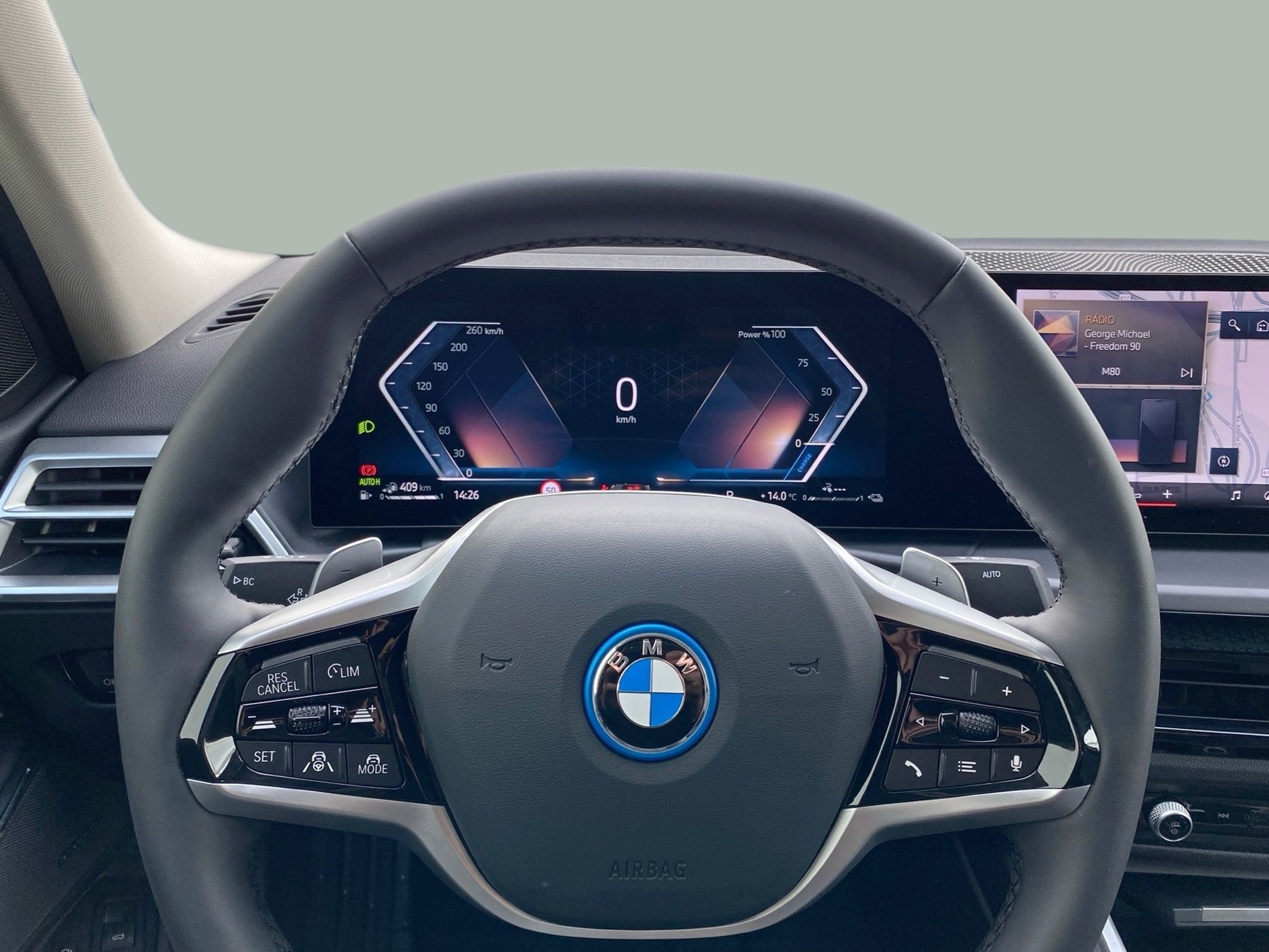 BMW Série 3 330e Berlina color Gris. Año 2024. 215KW(292CV). Elétrico / Gasolina Híbrido. En concesionario Caetano Lisboa de Lisboa