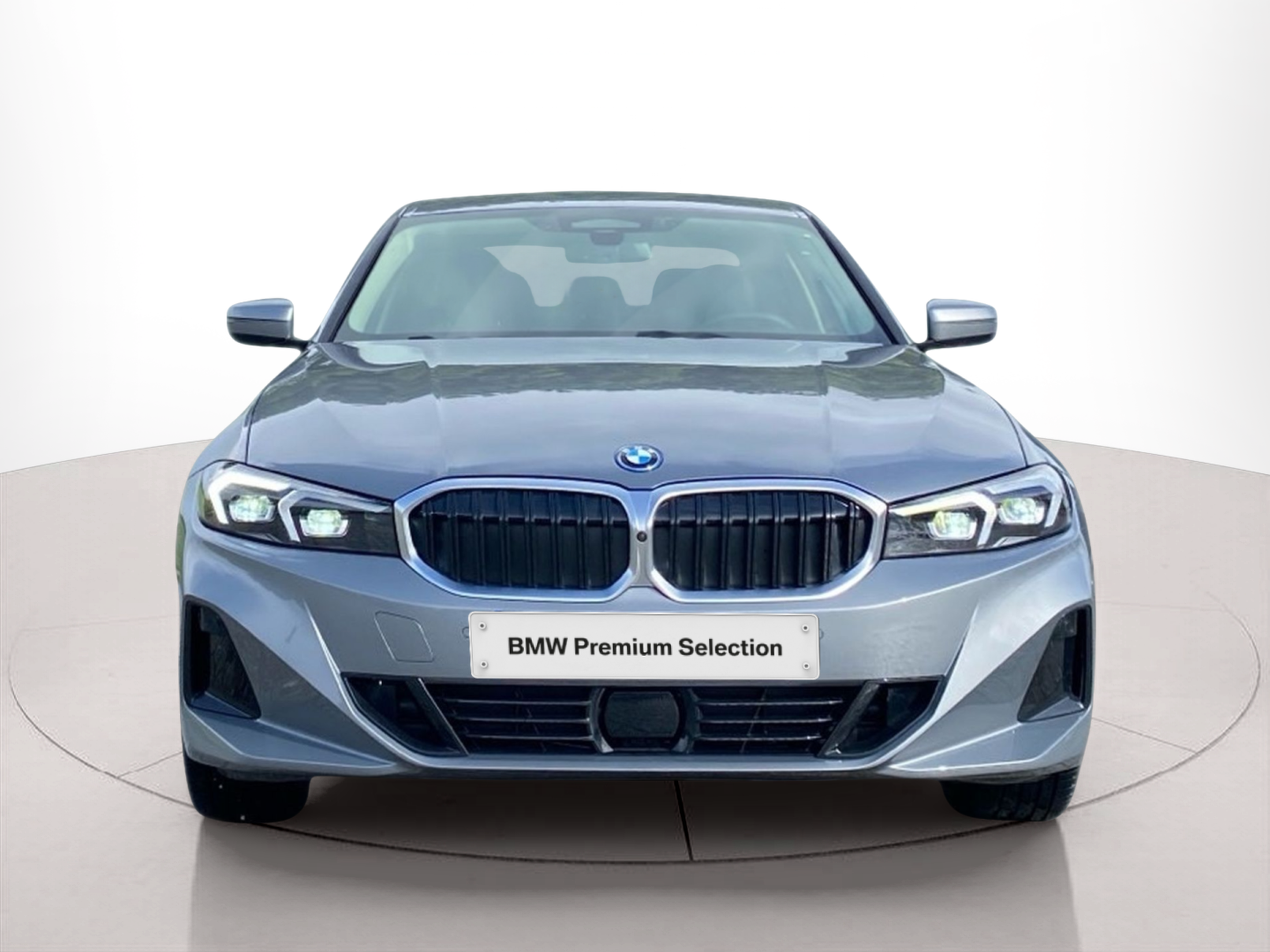 Fotos de BMW Série 3 330e Berlina color Gris. Año 2024. 215KW(292CV). Elétrico / Gasolina Híbrido. En concesionario Caetano Lisboa de Lisboa