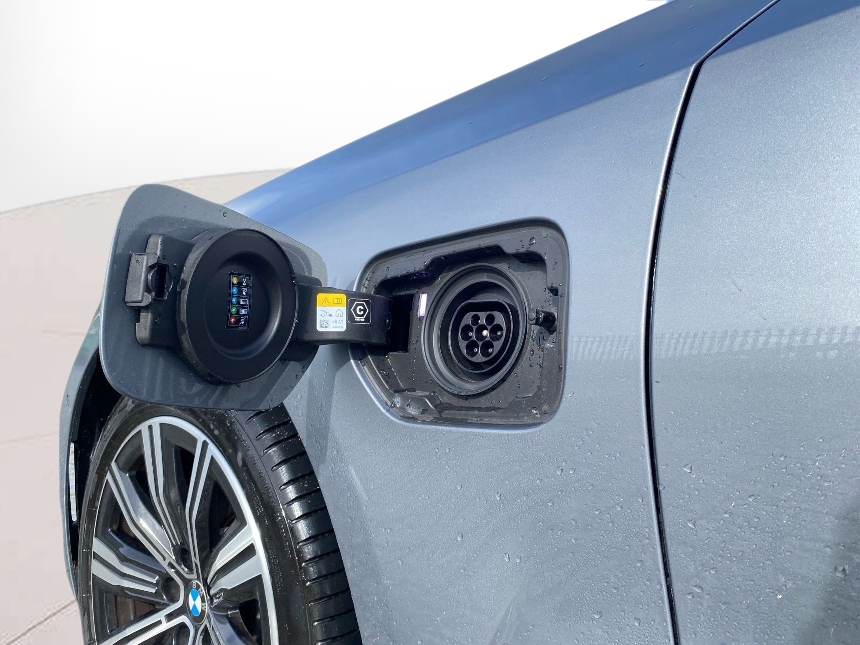 BMW Série 3 330e Berlina color Gris. Año 2024. 215KW(292CV). Elétrico / Gasolina Híbrido. En concesionario Caetano Lisboa de Lisboa