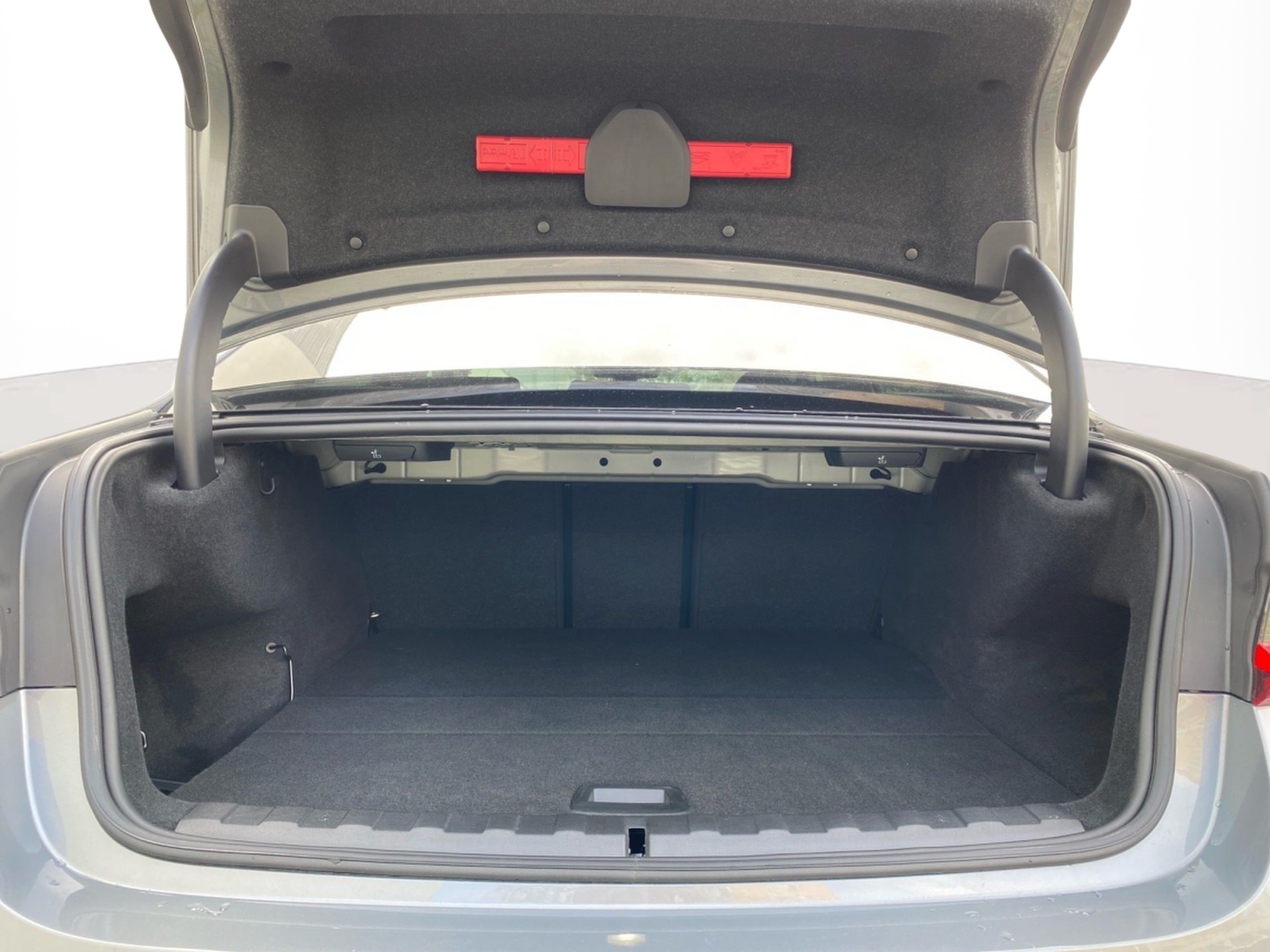 BMW Série 3 330e Berlina color Gris. Año 2024. 215KW(292CV). Elétrico / Gasolina Híbrido. En concesionario Caetano Lisboa de Lisboa