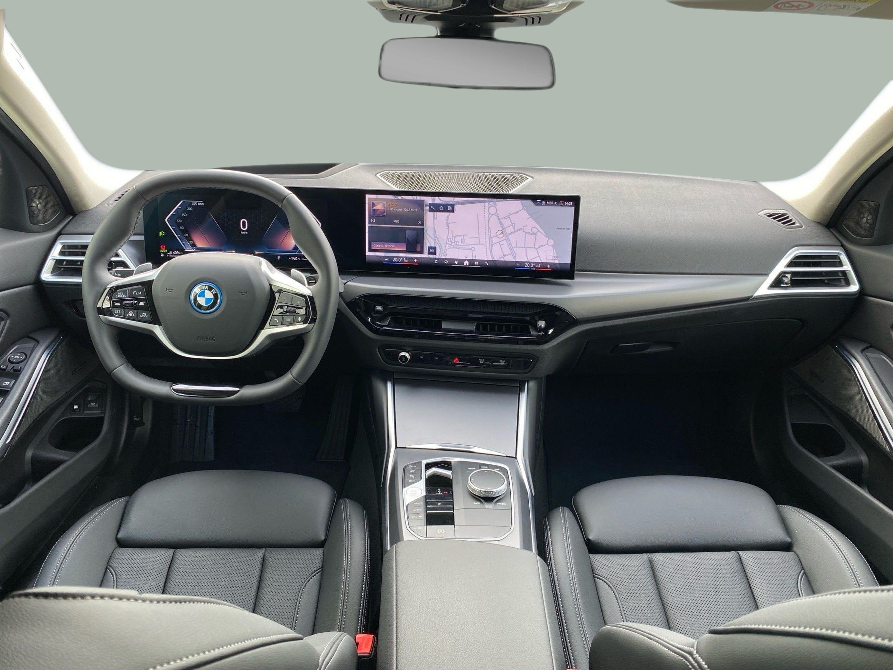 BMW Série 3 330e Berlina color Gris. Año 2024. 215KW(292CV). Elétrico / Gasolina Híbrido. En concesionario Caetano Lisboa de Lisboa