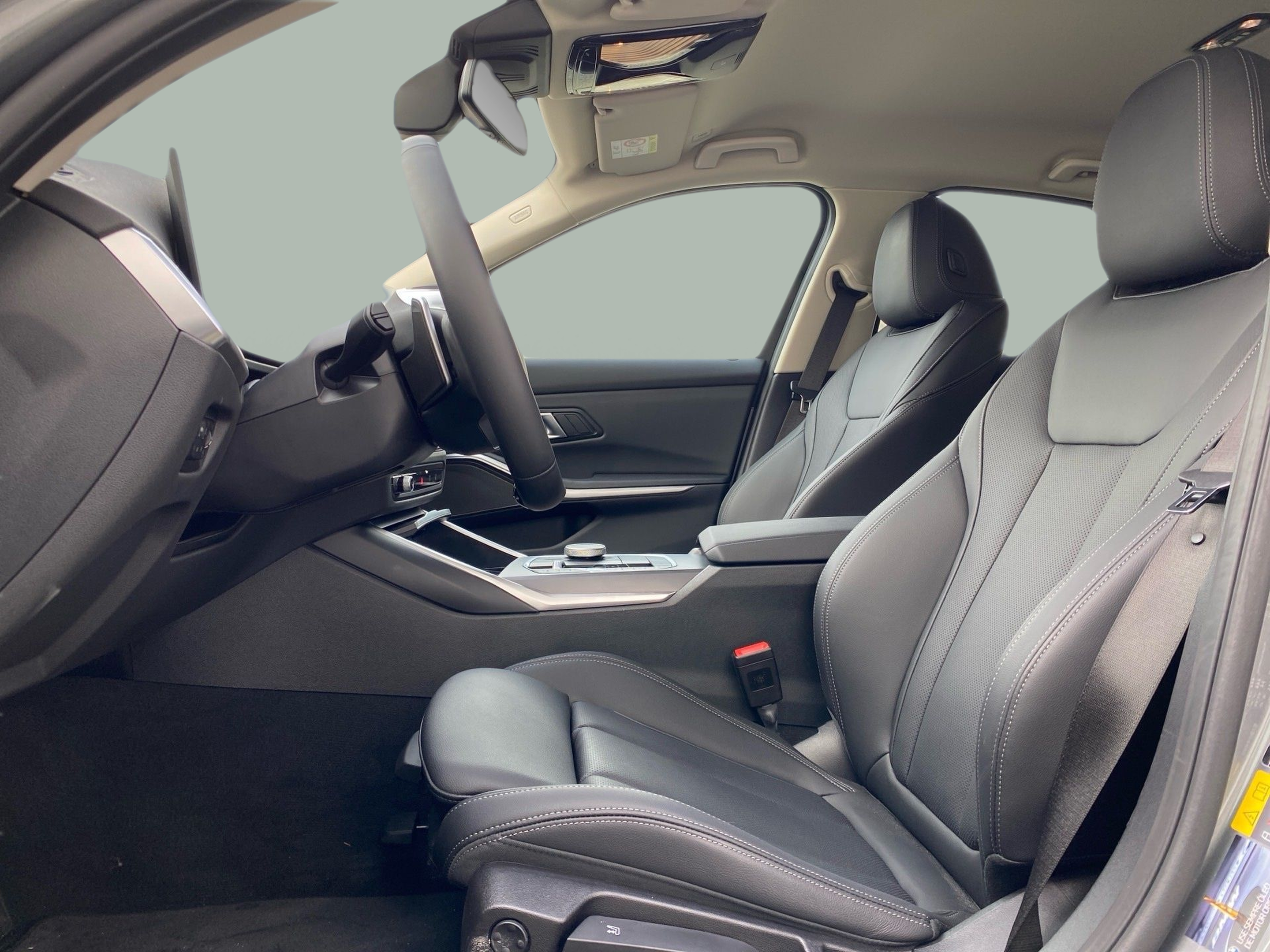 BMW Série 3 330e Berlina color Gris. Año 2024. 215KW(292CV). Elétrico / Gasolina Híbrido. En concesionario Caetano Lisboa de Lisboa