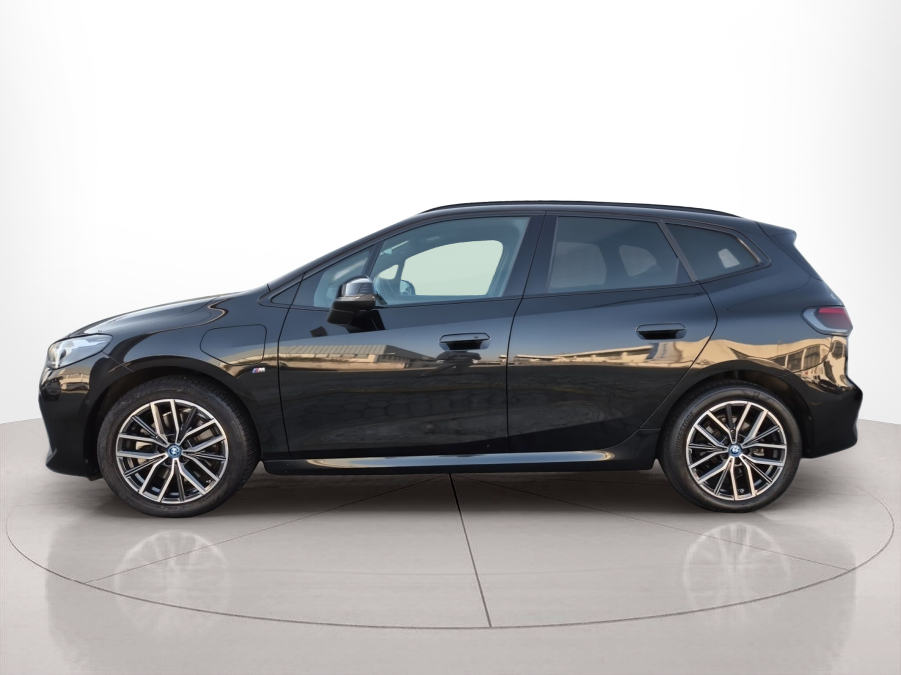 Fotos de BMW Série 2 230xe Active Tourer color Negro. Año 2023. 240KW(326CV). Elétrico / Gasolina Híbrido. En concesionario Caetano Baviera Santa Maria da Feira de Santa Maria da Feira