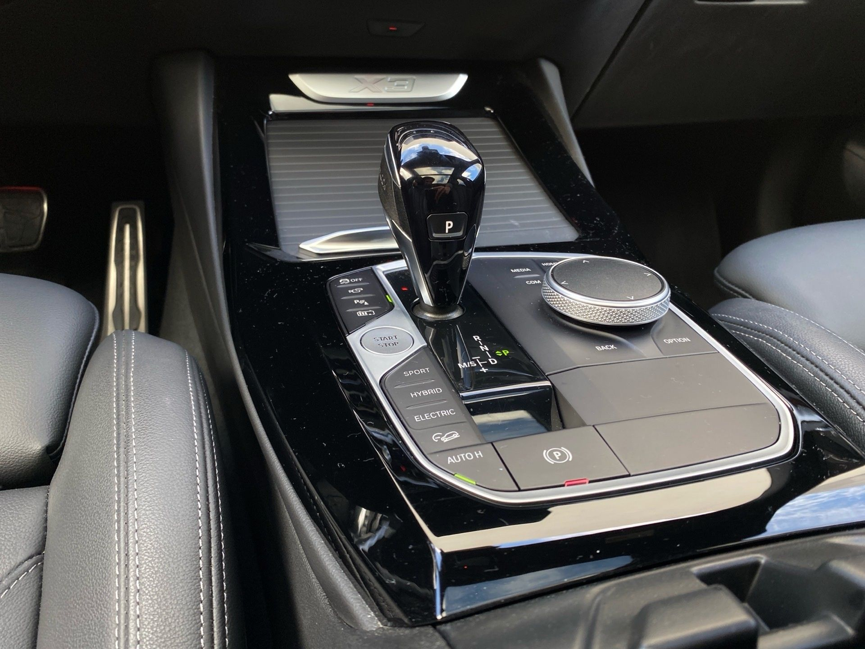 BMW X3 xDrive30e color Negro. Año 2023. 215KW(292CV). Elétrico / Gasolina Híbrido. En concesionario Caetano Lisboa de Lisboa