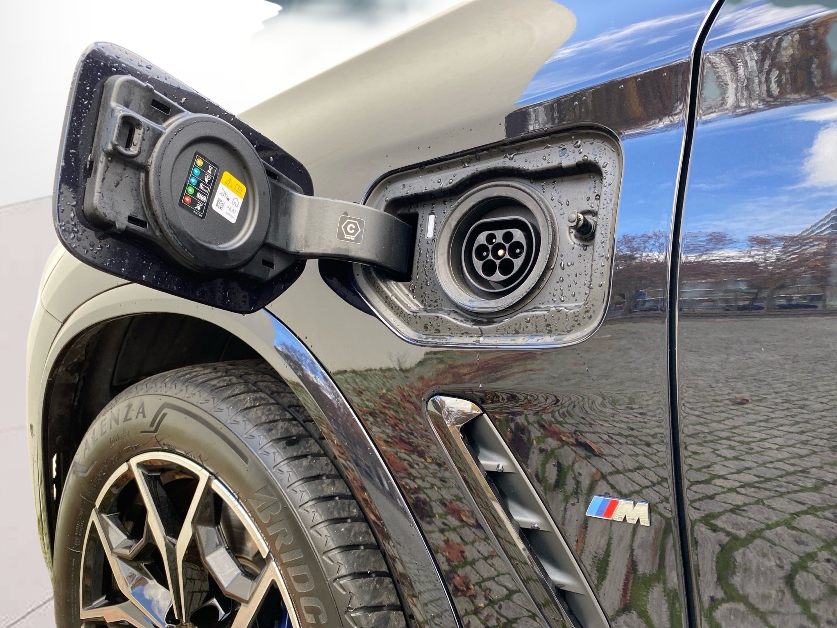 BMW X3 xDrive30e color Negro. Año 2023. 215KW(292CV). Elétrico / Gasolina Híbrido. En concesionario Caetano Lisboa de Lisboa