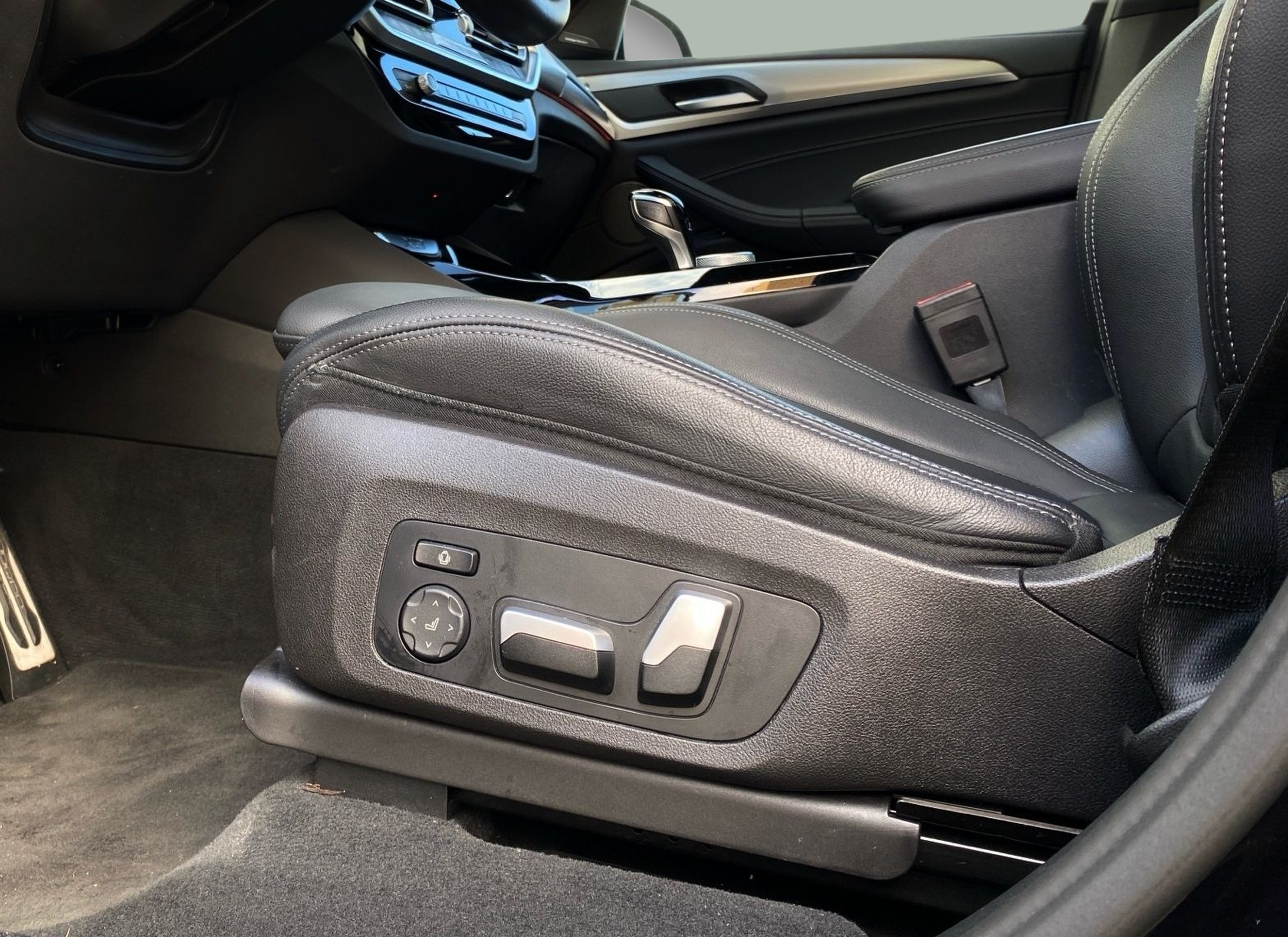 BMW X3 xDrive30e color Negro. Año 2023. 215KW(292CV). Elétrico / Gasolina Híbrido. En concesionario Caetano Lisboa de Lisboa