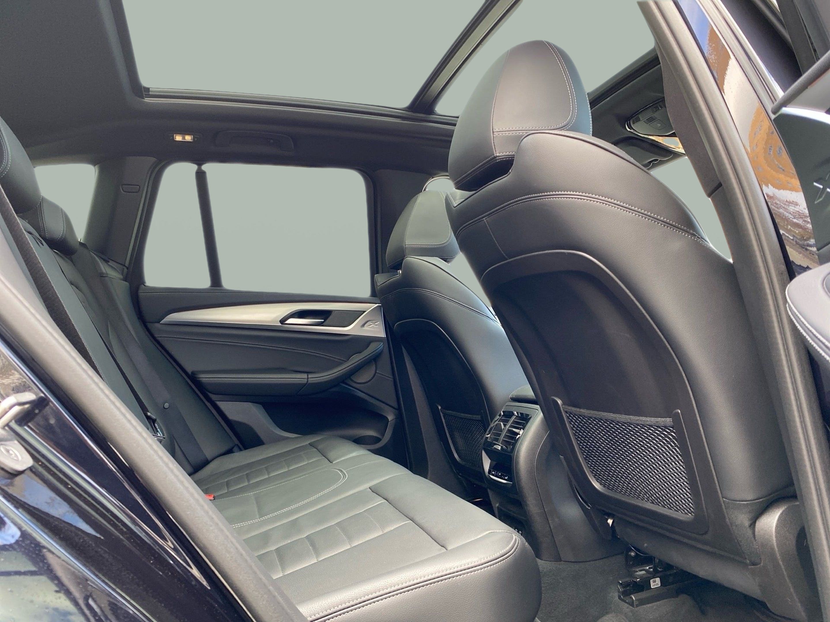 BMW X3 xDrive30e color Negro. Año 2023. 215KW(292CV). Elétrico / Gasolina Híbrido. En concesionario Caetano Lisboa de Lisboa