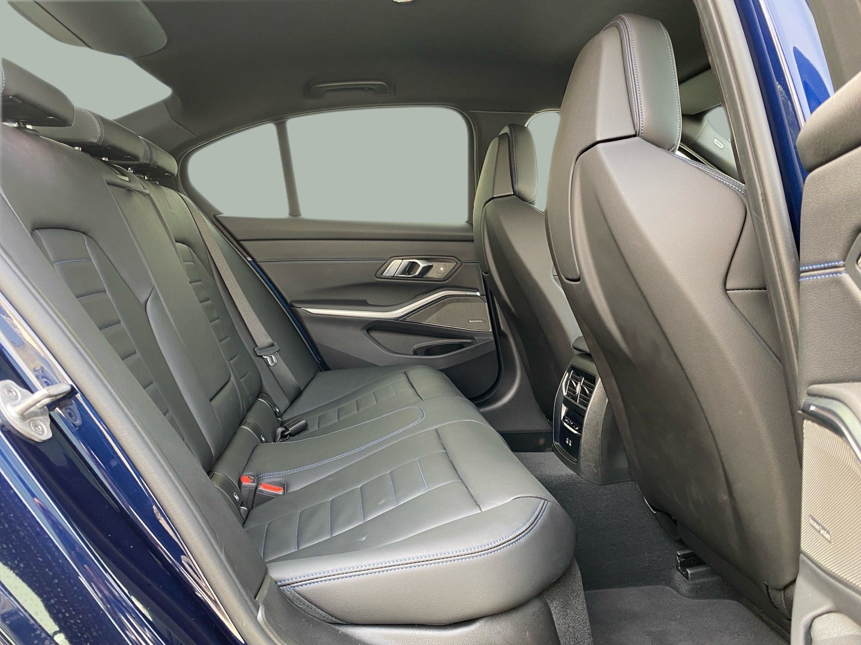 BMW Série 3 M340d color Azul. Año 2025. 250KW(340CV). Diesel. En concesionario Caetano Lisboa de Lisboa