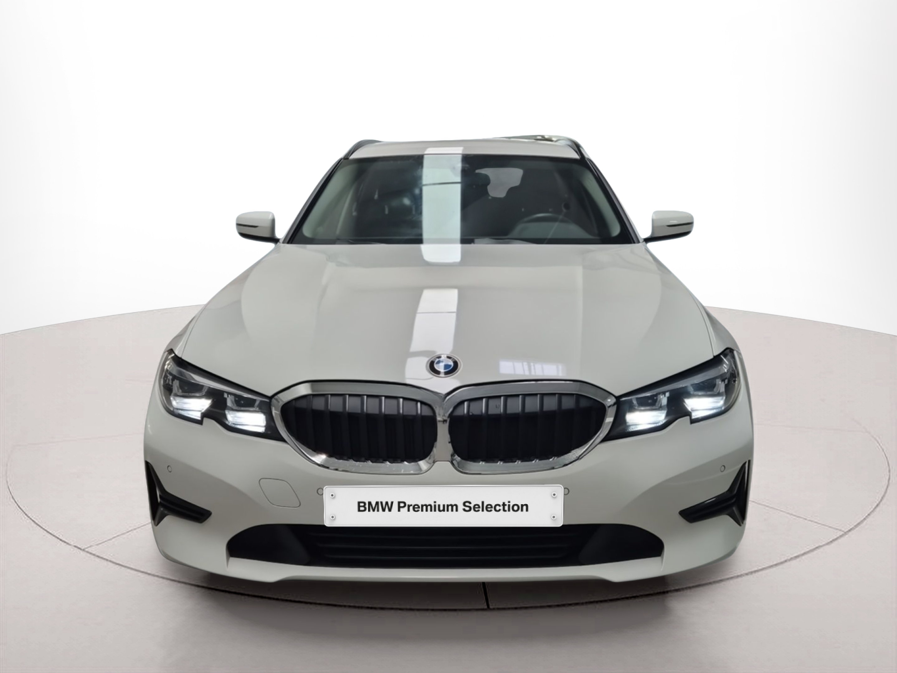 Fotos de BMW Série 3 318d Touring color Blanco. Año 2020. 110KW(150CV). Diesel. En concesionario Caetano Santa Maria da Feira de Santa Maria da Feira