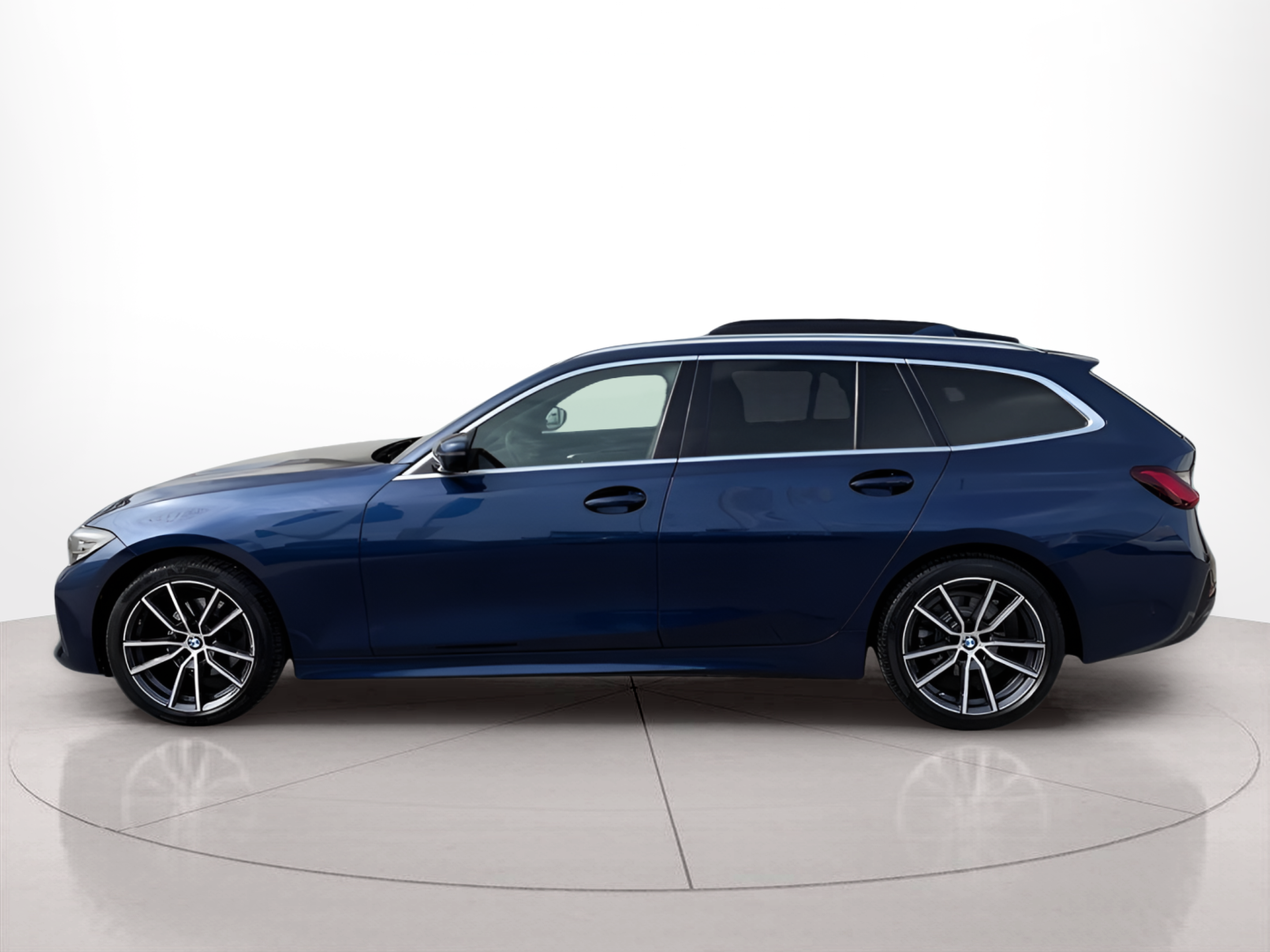 Fotos de BMW Série 3 320d Touring color Azul. Año 2019. 140KW(190CV). Diesel. En concesionario Caetano Baviera Portimão de Portimão