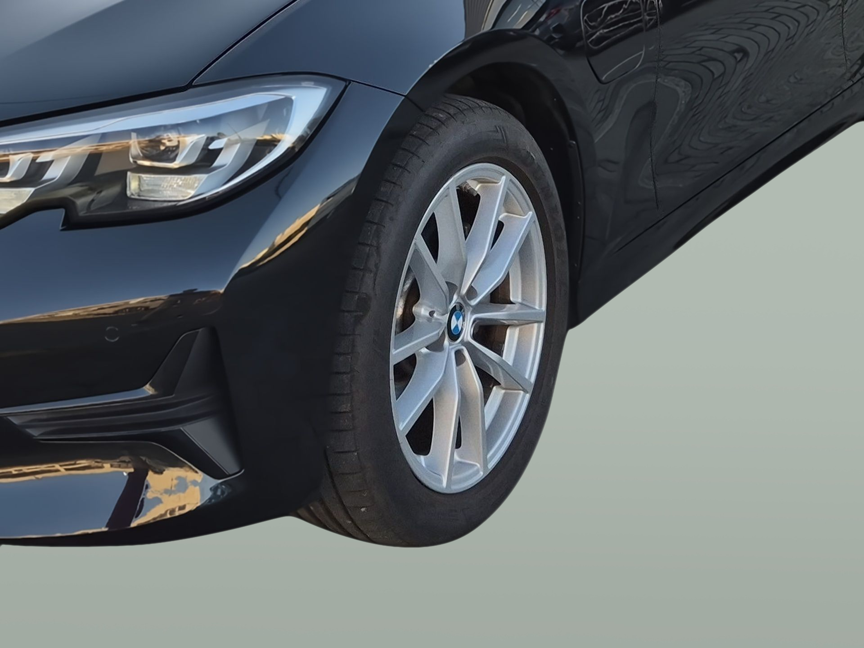 BMW Série 3 320e Berlina color Negro. Año 2021. 150KW(204CV). Elétrico / Gasolina Híbrido. En concesionario Caetano Santa Maria da Feira de Santa Maria da Feira