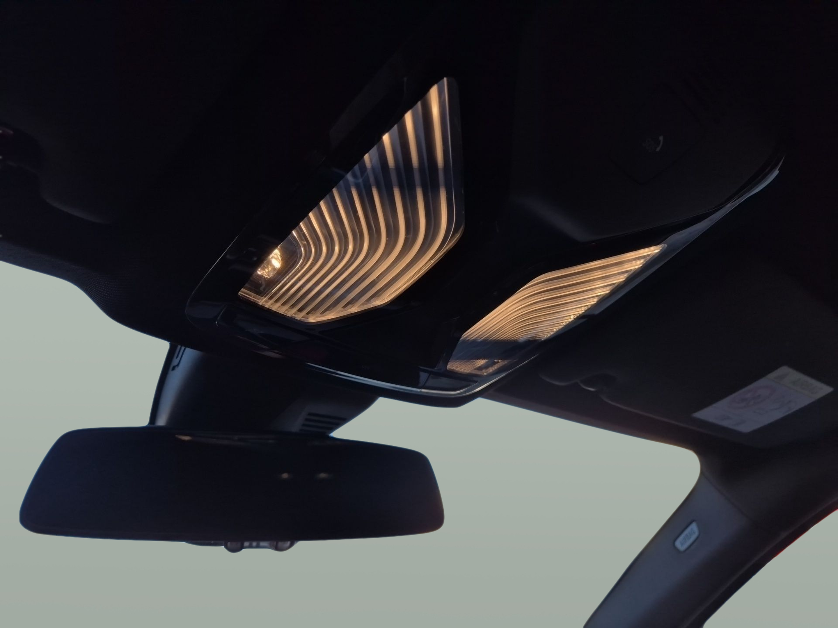 BMW Série 3 320e Berlina color Negro. Año 2021. 150KW(204CV). Elétrico / Gasolina Híbrido. En concesionario Caetano Santa Maria da Feira de Santa Maria da Feira