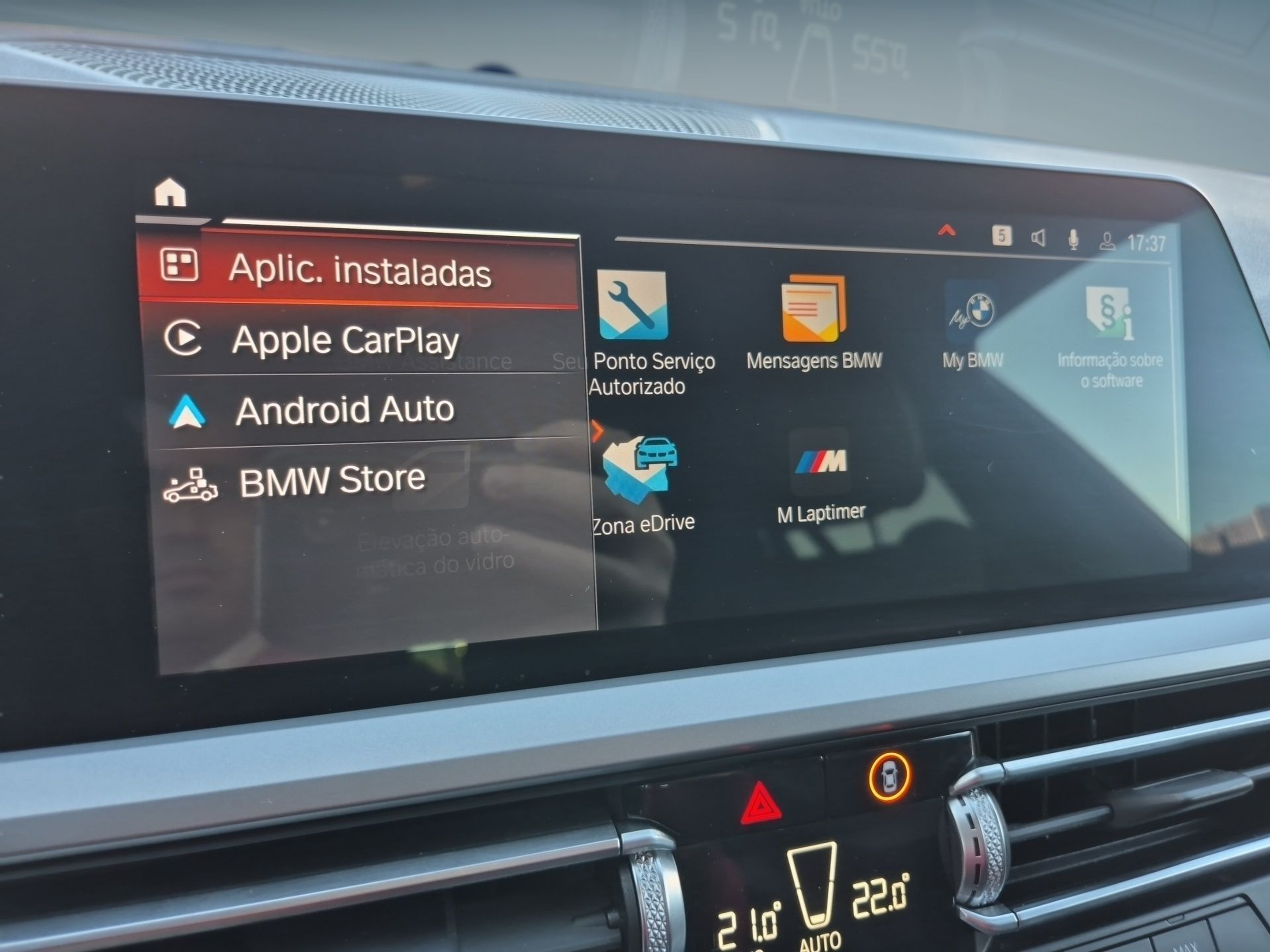 BMW Série 3 320e Berlina color Negro. Año 2021. 150KW(204CV). Elétrico / Gasolina Híbrido. En concesionario Caetano Santa Maria da Feira de Santa Maria da Feira