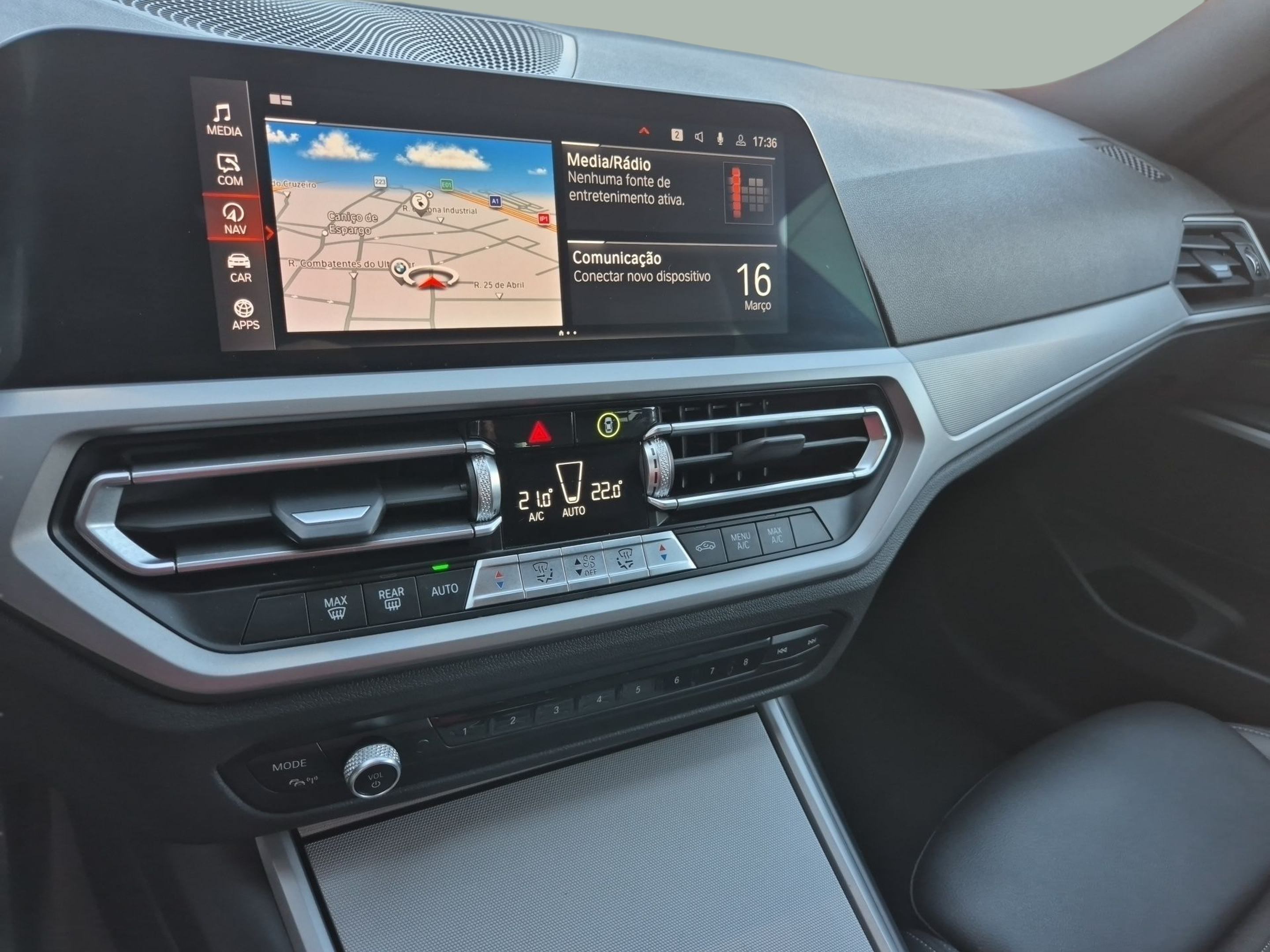 BMW Série 3 320e Berlina color Negro. Año 2021. 150KW(204CV). Elétrico / Gasolina Híbrido. En concesionario Caetano Santa Maria da Feira de Santa Maria da Feira