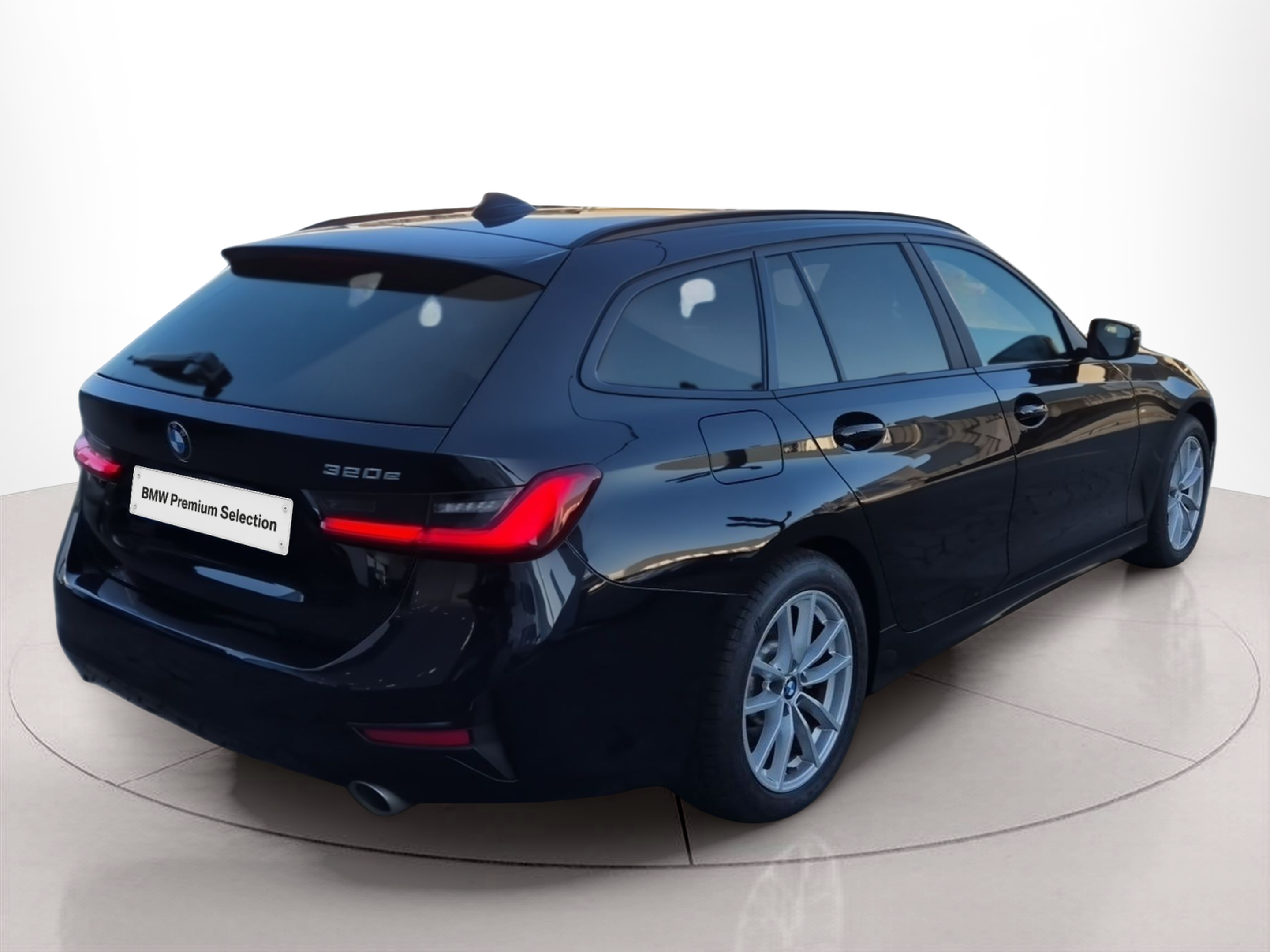 BMW Série 3 320e Berlina color Negro. Año 2021. 150KW(204CV). Elétrico / Gasolina Híbrido. En concesionario Caetano Santa Maria da Feira de Santa Maria da Feira