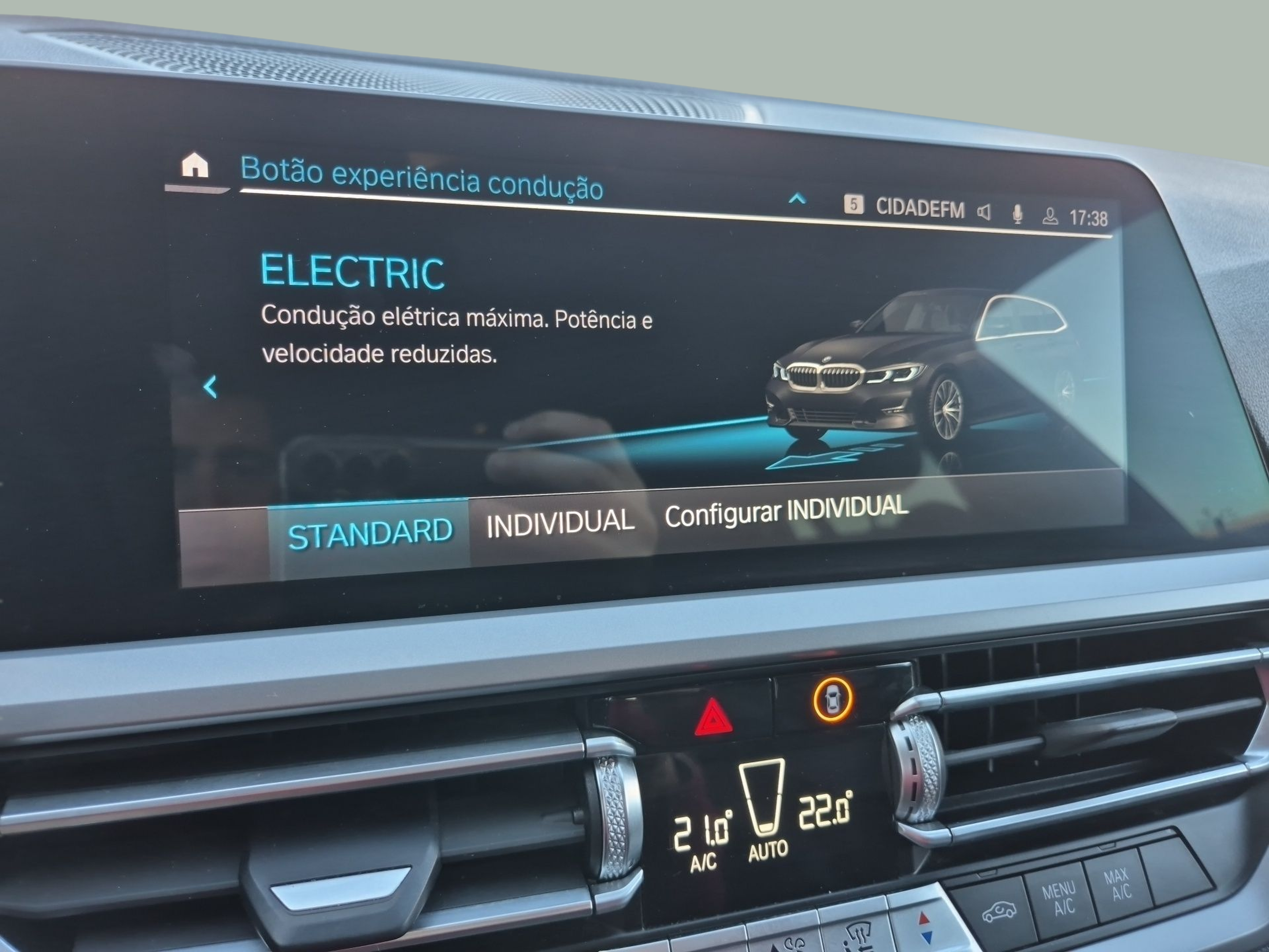 BMW Série 3 320e Berlina color Negro. Año 2021. 150KW(204CV). Elétrico / Gasolina Híbrido. En concesionario Caetano Santa Maria da Feira de Santa Maria da Feira