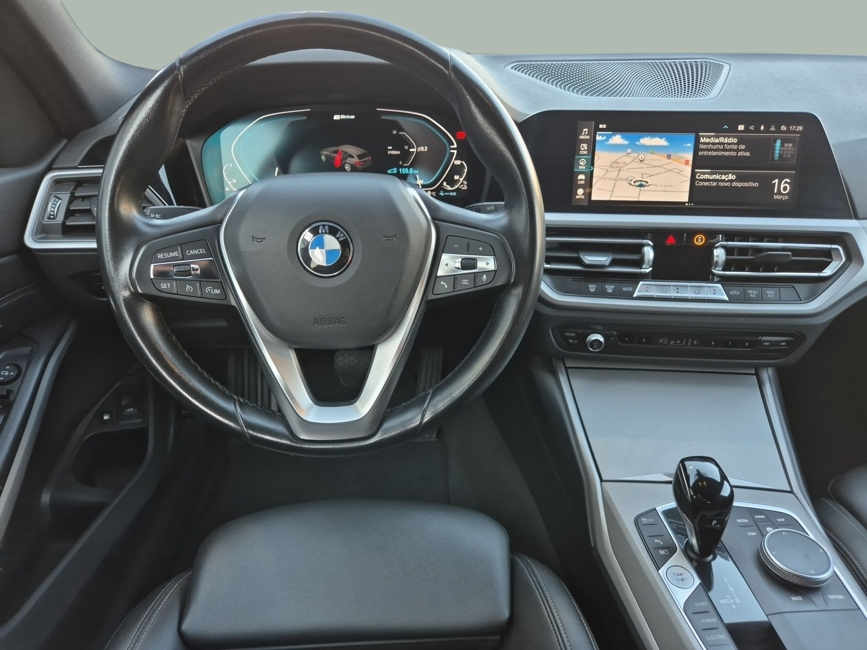 BMW Série 3 320e Berlina color Negro. Año 2021. 150KW(204CV). Elétrico / Gasolina Híbrido. En concesionario Caetano Santa Maria da Feira de Santa Maria da Feira