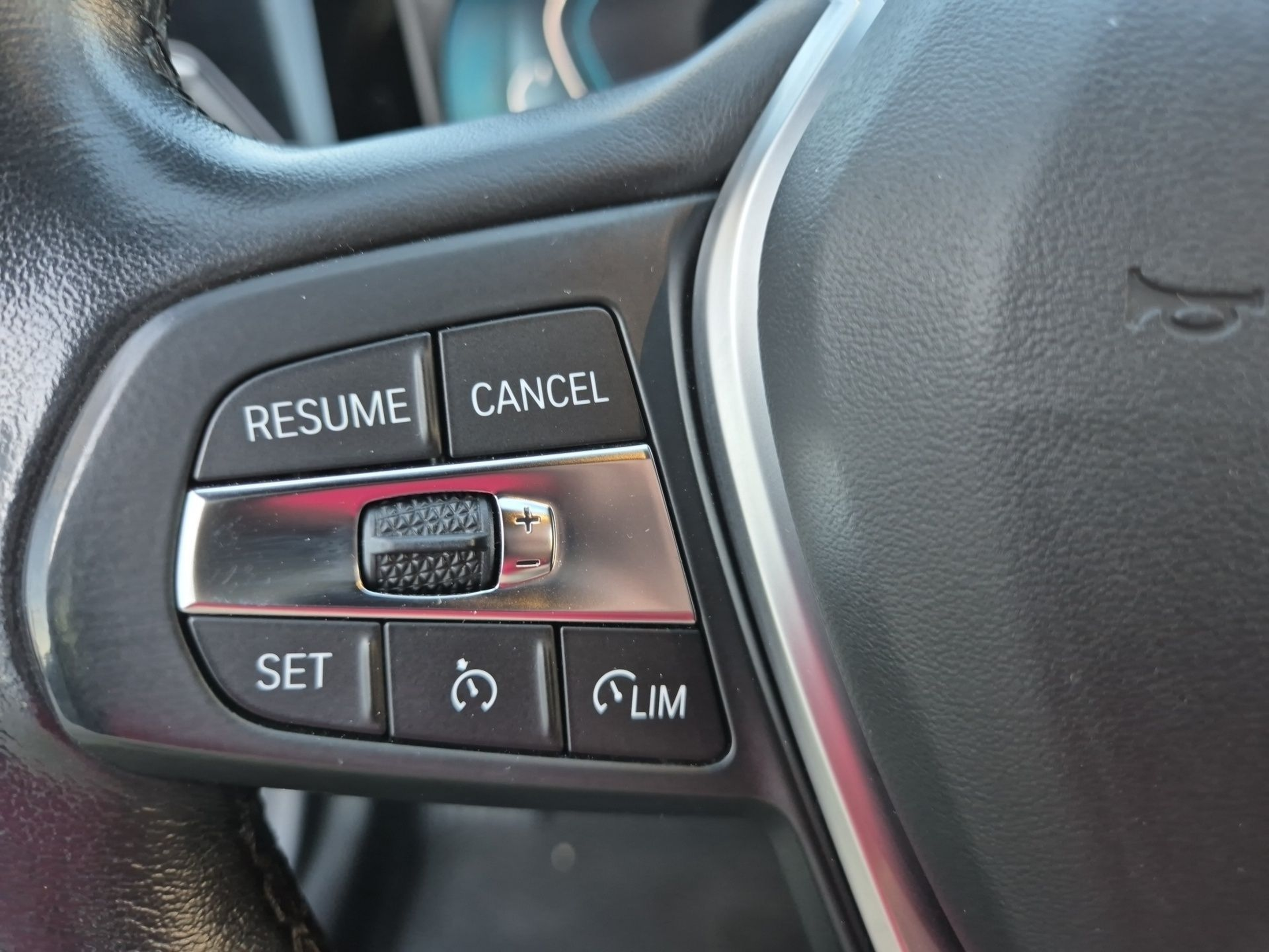 BMW Série 3 320e Berlina color Negro. Año 2021. 150KW(204CV). Elétrico / Gasolina Híbrido. En concesionario Caetano Santa Maria da Feira de Santa Maria da Feira