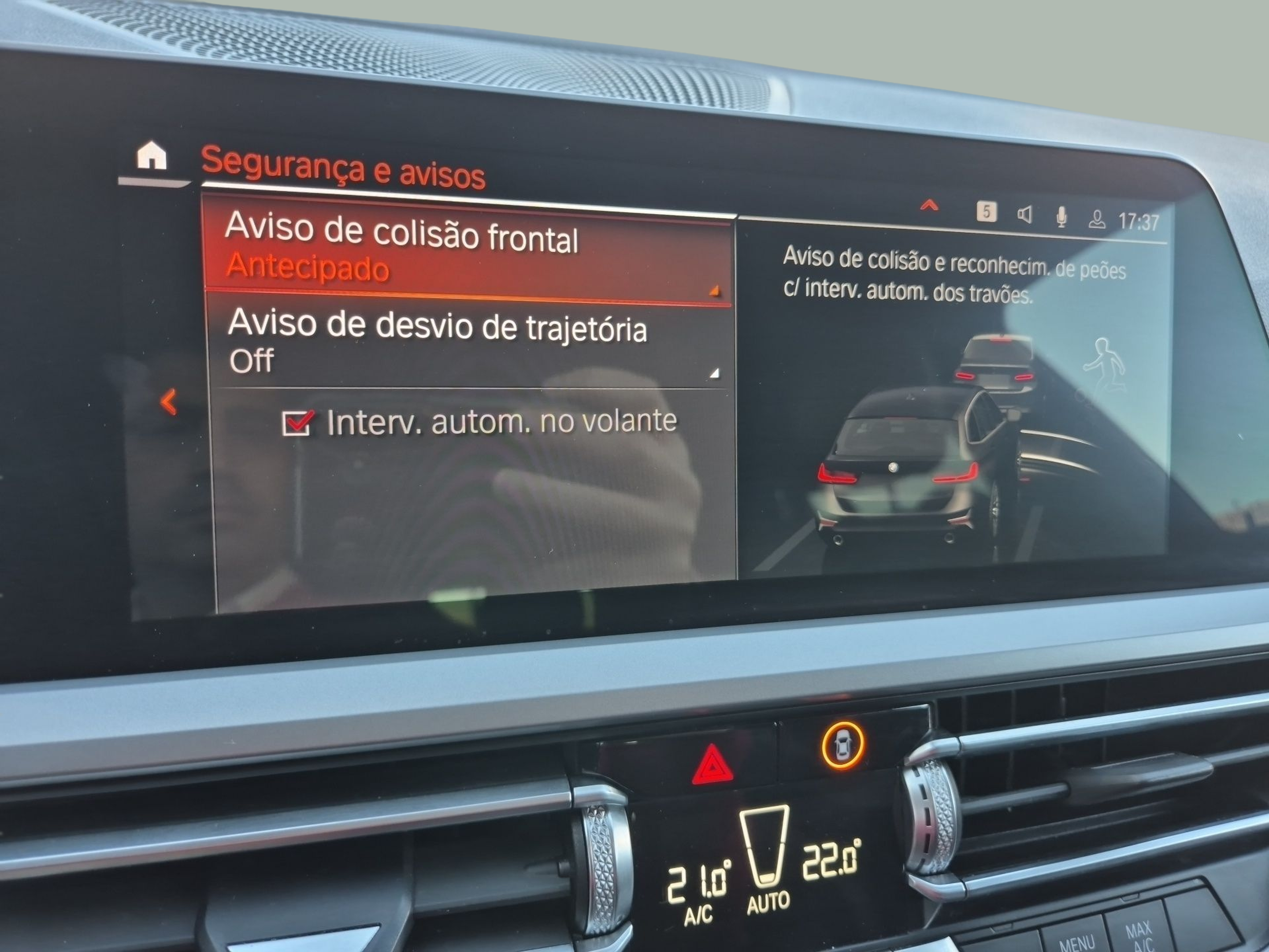 BMW Série 3 320e Berlina color Negro. Año 2021. 150KW(204CV). Elétrico / Gasolina Híbrido. En concesionario Caetano Santa Maria da Feira de Santa Maria da Feira