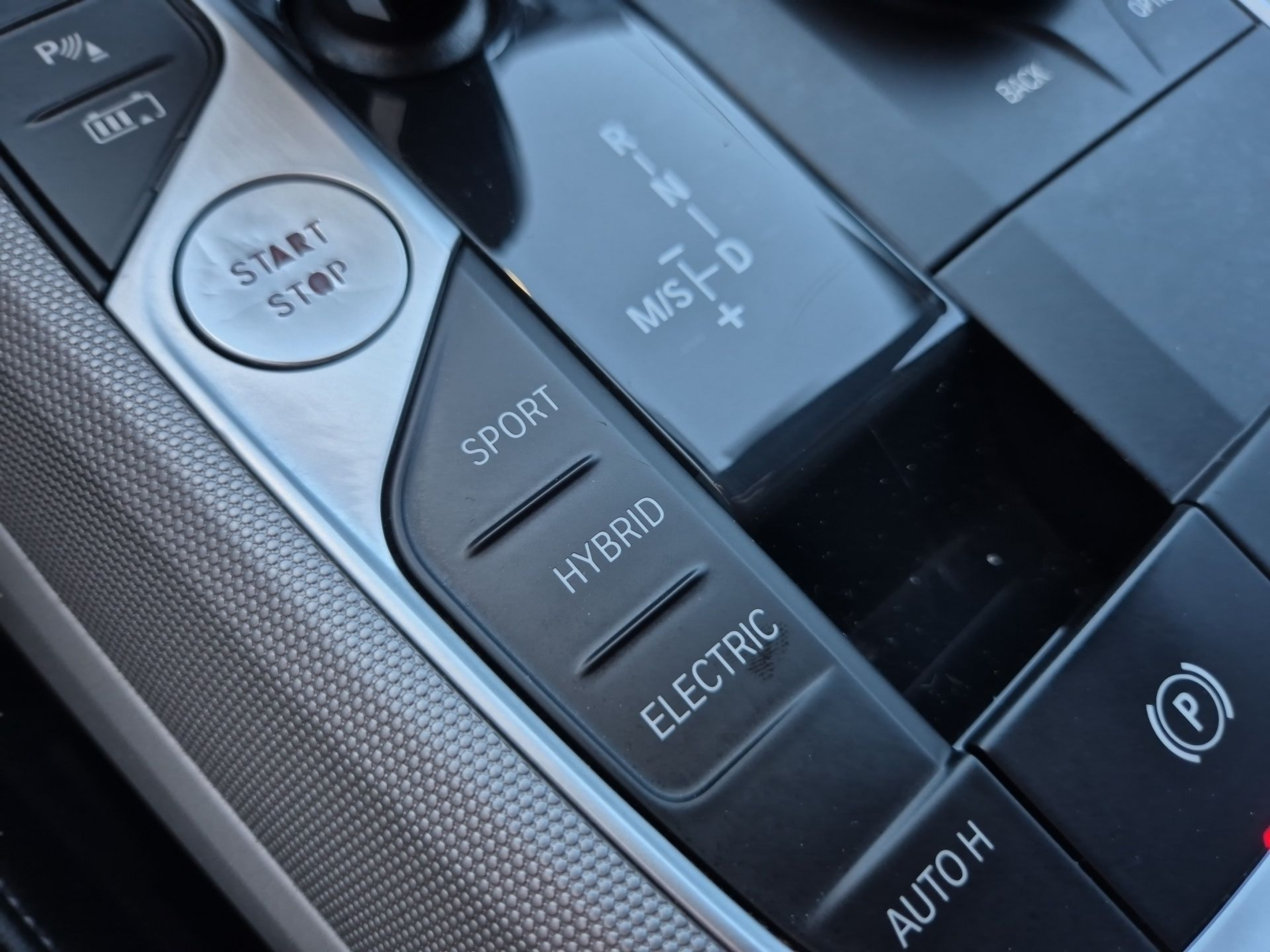 BMW Série 3 320e Berlina color Negro. Año 2021. 150KW(204CV). Elétrico / Gasolina Híbrido. En concesionario Caetano Santa Maria da Feira de Santa Maria da Feira