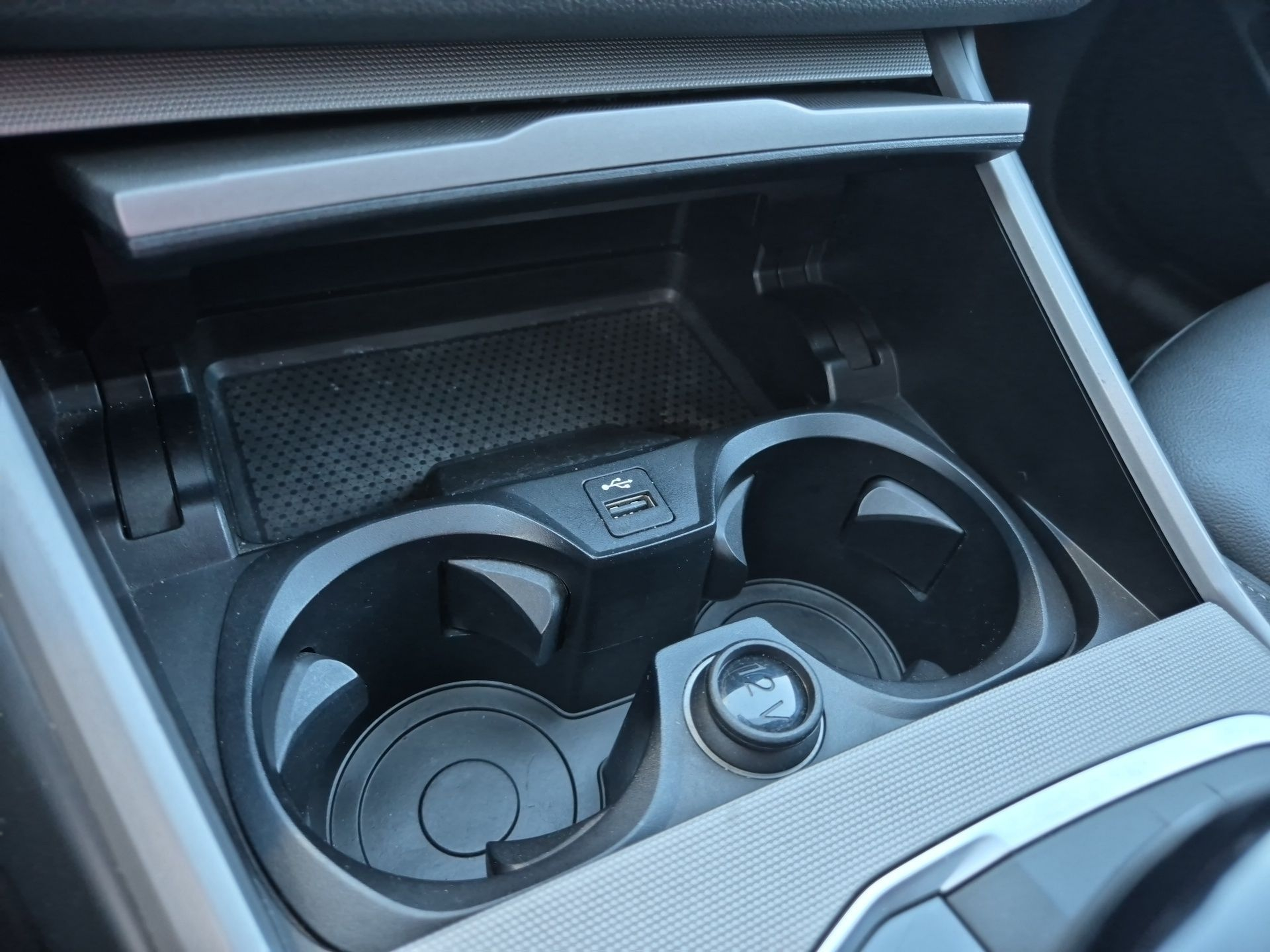 BMW Série 3 320e Berlina color Negro. Año 2021. 150KW(204CV). Elétrico / Gasolina Híbrido. En concesionario Caetano Santa Maria da Feira de Santa Maria da Feira