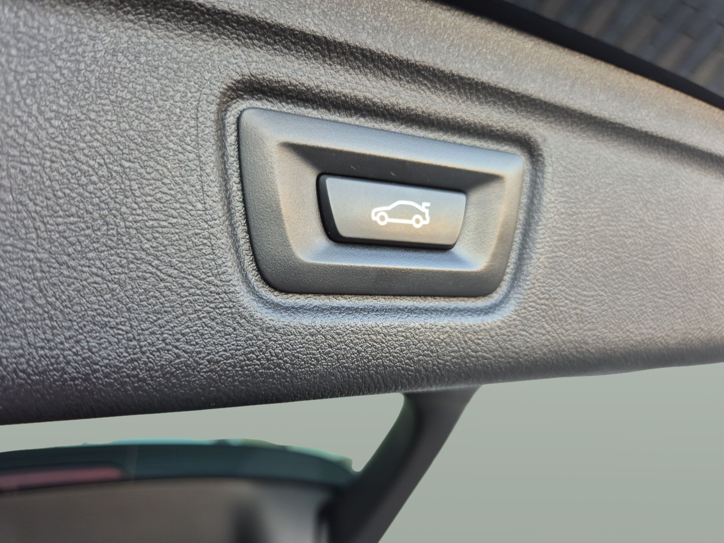 BMW Série 3 320e Berlina color Negro. Año 2021. 150KW(204CV). Elétrico / Gasolina Híbrido. En concesionario Caetano Santa Maria da Feira de Santa Maria da Feira