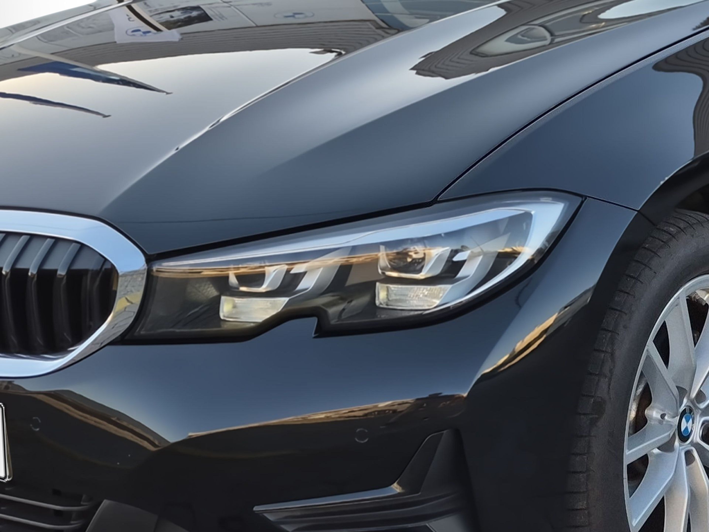 BMW Série 3 320e Berlina color Negro. Año 2021. 150KW(204CV). Elétrico / Gasolina Híbrido. En concesionario Caetano Santa Maria da Feira de Santa Maria da Feira