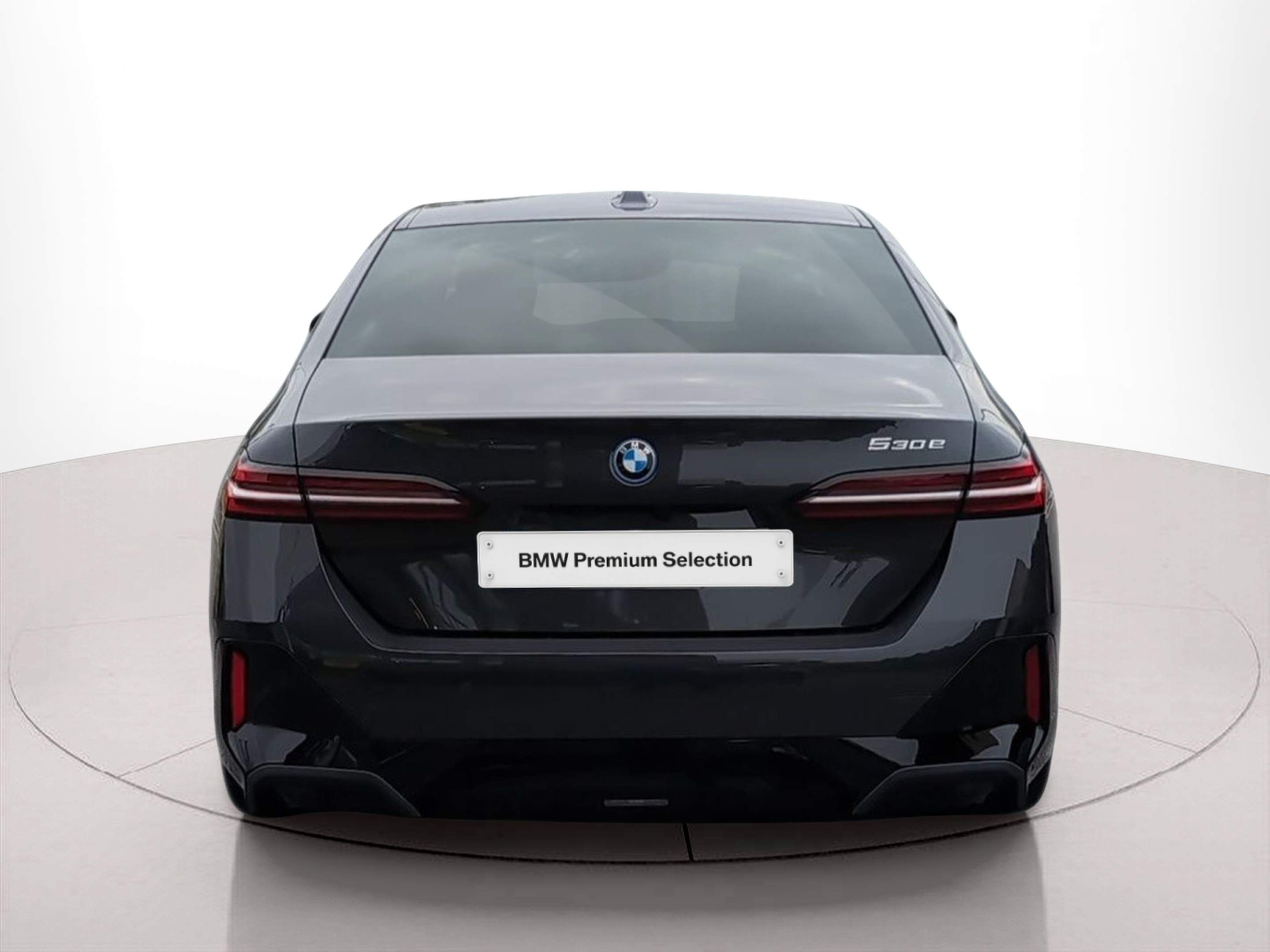 BMW Série 5 530e Berlina color Gris. Año 2025. 220KW(299CV). Elétrico / Gasolina Híbrido. En concesionario Caetano Aveiro de Aveiro