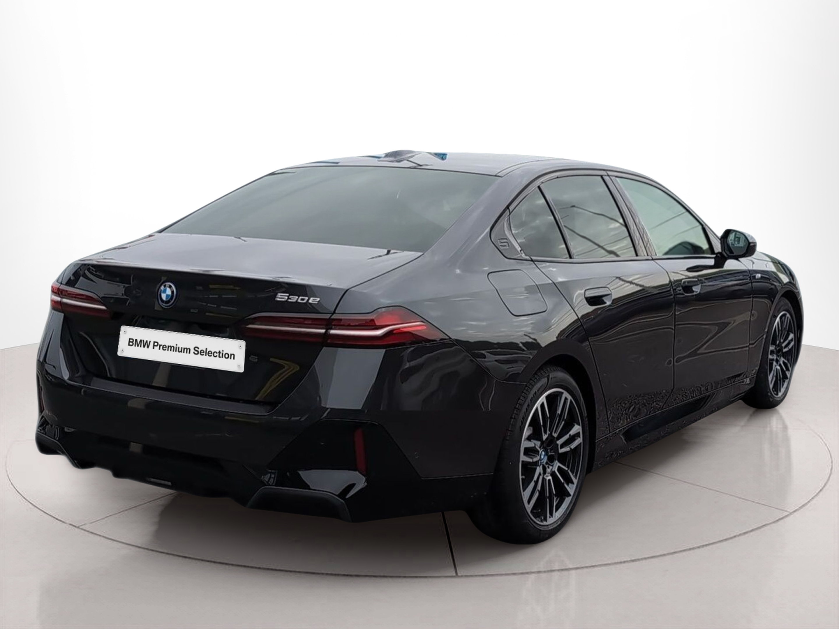 BMW Série 5 530e Berlina color Gris. Año 2025. 220KW(299CV). Elétrico / Gasolina Híbrido. En concesionario Caetano Aveiro de Aveiro