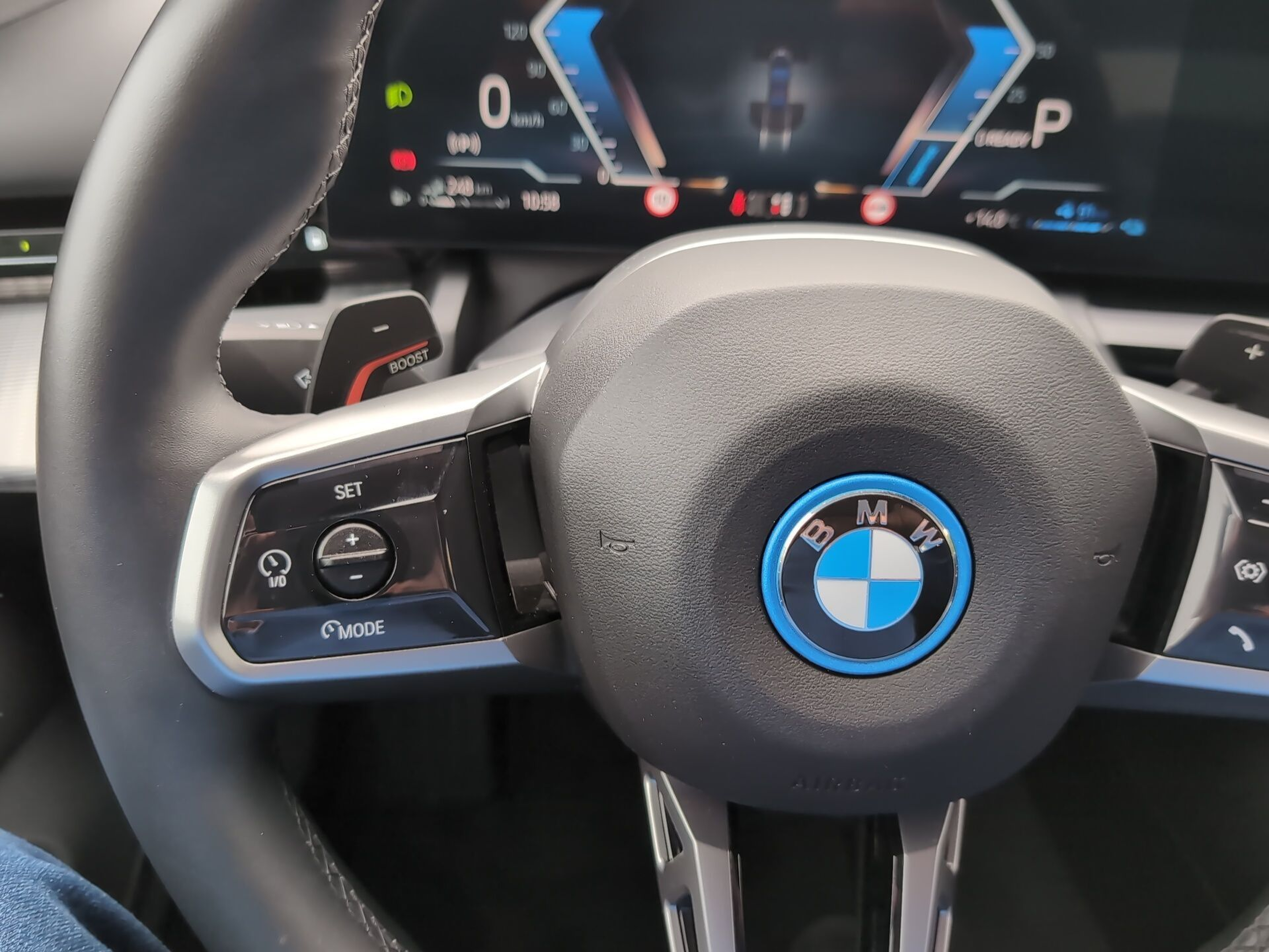 BMW Série 5 530e Berlina color Gris. Año 2025. 220KW(299CV). Elétrico / Gasolina Híbrido. En concesionario Caetano Santa Maria da Feira de Santa Maria da Feira