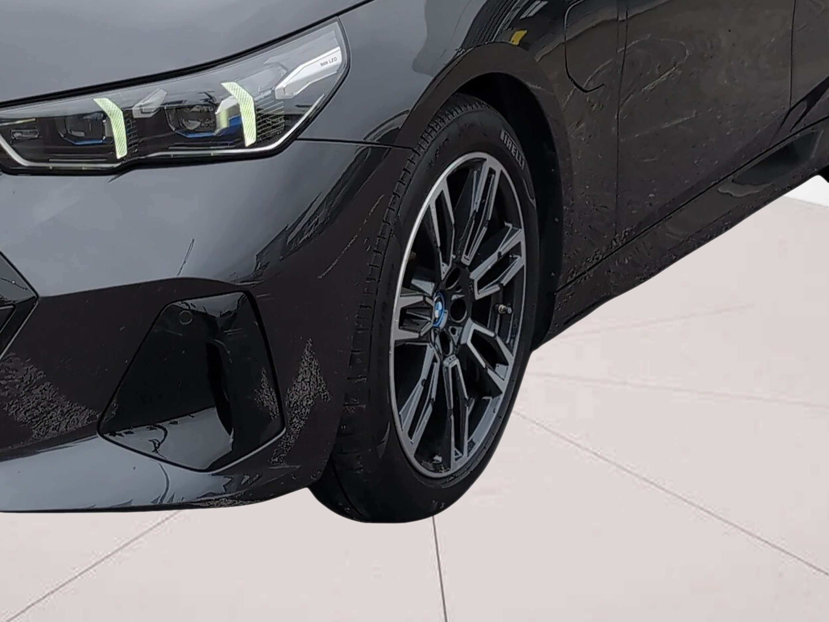 BMW Série 5 530e Berlina color Gris. Año 2025. 220KW(299CV). Elétrico / Gasolina Híbrido. En concesionario Caetano Santa Maria da Feira de Santa Maria da Feira