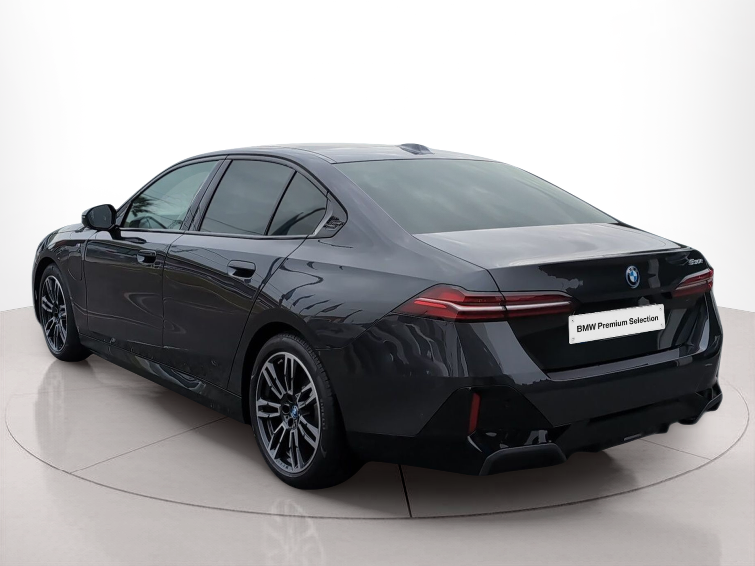 BMW Série 5 530e Berlina color Gris. Año 2025. 220KW(299CV). Elétrico / Gasolina Híbrido. En concesionario Caetano Santa Maria da Feira de Santa Maria da Feira