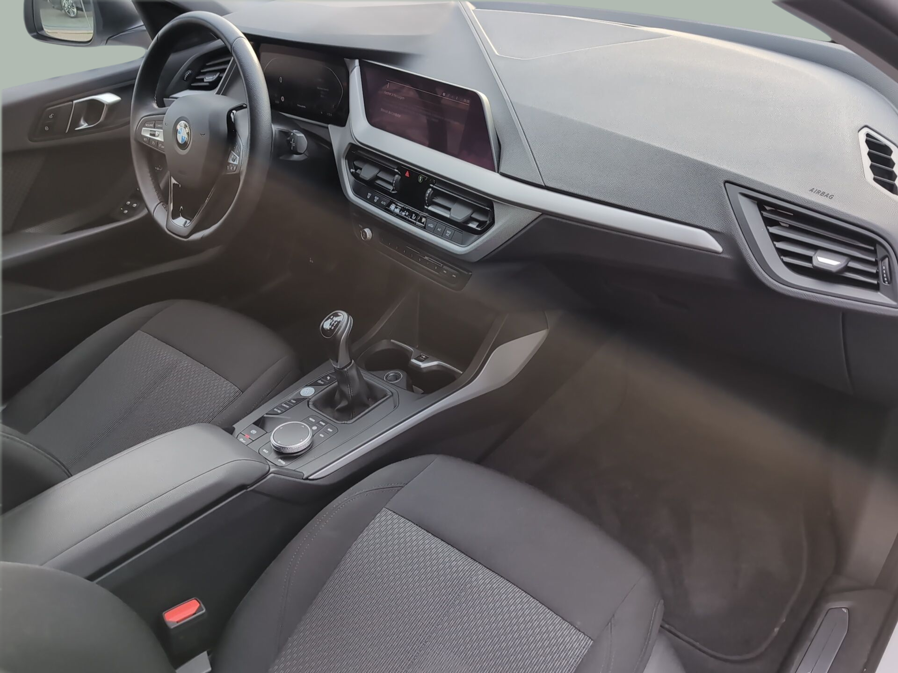 BMW Série 1 116i color Blanco. Año 2024. 80KW(109CV). Gasolina. En concesionario Caetano Aveiro de Aveiro