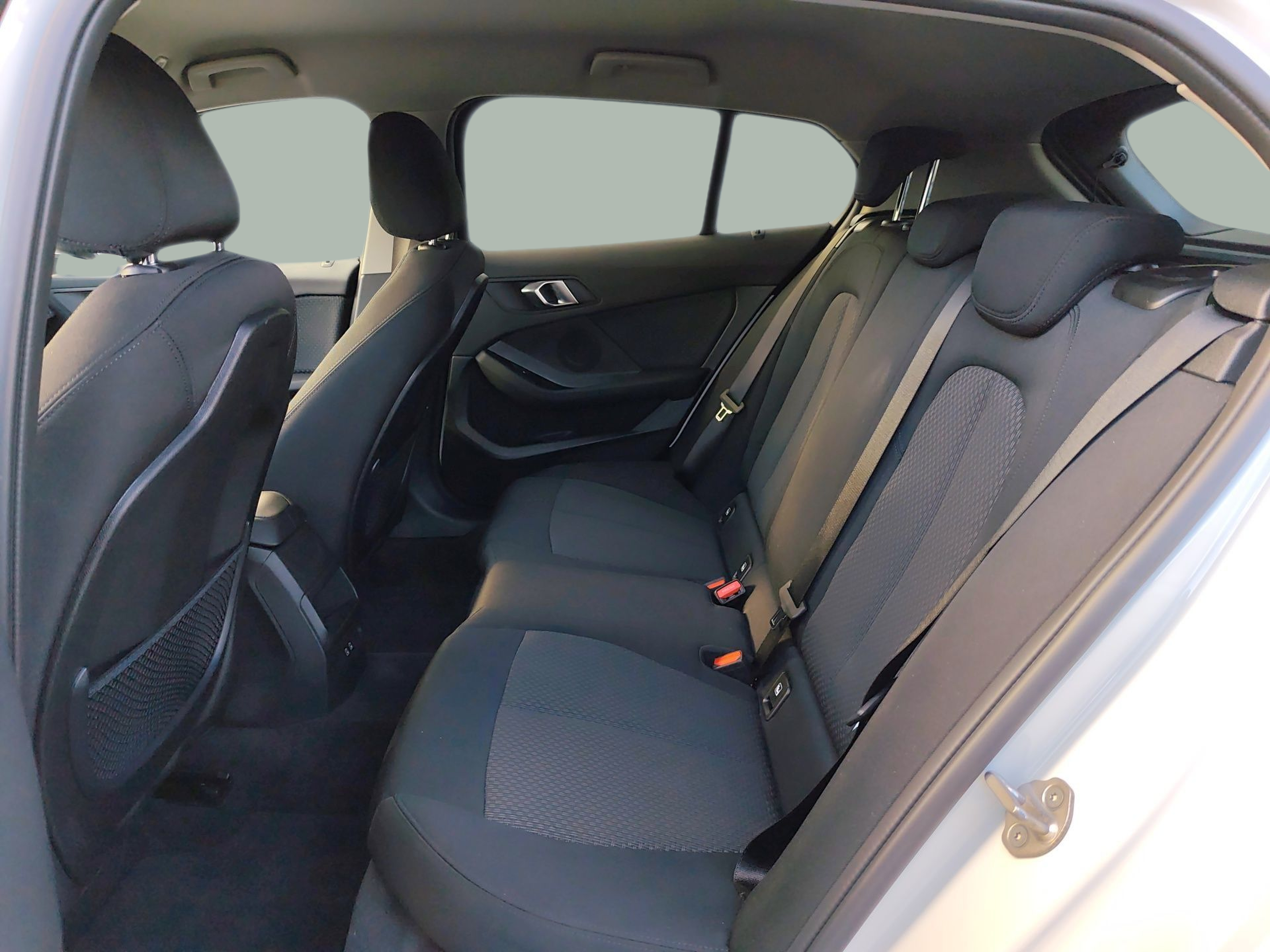 BMW Série 1 116i color Blanco. Año 2024. 80KW(109CV). Gasolina. En concesionario Caetano Aveiro de Aveiro